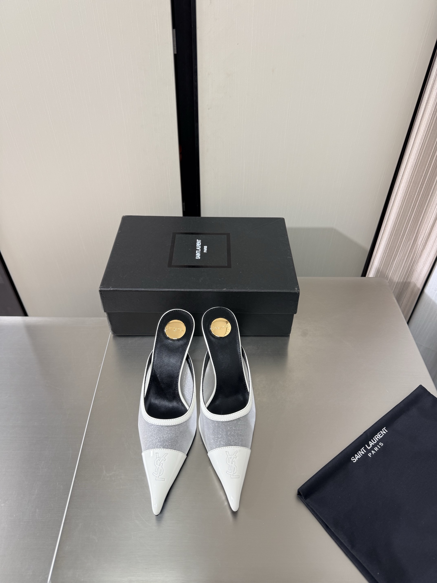 NO:925260,YSL Pointed Toe High Heels Slippers 7.5 cm Heel Height Commuting Series Comfortable and High-end Calf Patent Leather Imported Breathable Mesh Material Yvette Saint Laurent Saint Laurent logo Exquisite high heels Poplar forest that understands women’s hearts best Beautiful shoes with no dead ends Support aura Noble temperament Imported sheepskin lining Fits the feet Comfortable Italian imported genuine leather outsole Size 35 36 37 38 39 40 41  42 (order 40 41 42) with counter packaging, half-slip high heels, saint laurent, saint laurent, saint laurent, high heels, slippers, sheepskin, Leather soles19860909YSL 尖头 高跟鞋 拖鞋 7.5 cm 跟高 通勤系列 舒适高档 小牛漆皮 进口透气网 材质 Yvette Saint Laurent圣罗兰logo 精致高跟   最懂女人心的杨树林 无死角的美鞋 撑起气场 气质高贵  进口羊皮内里 贴脚 舒适 意大利进口真皮大底  码数35 36 37 38 39 40 41 42 （40 41 42 订） 配专柜包装,半拖高跟鞋,saint laurent,saint laurent,saint laurent,high heels,slippers,sheepskin,Leather soles,Women's Shoes