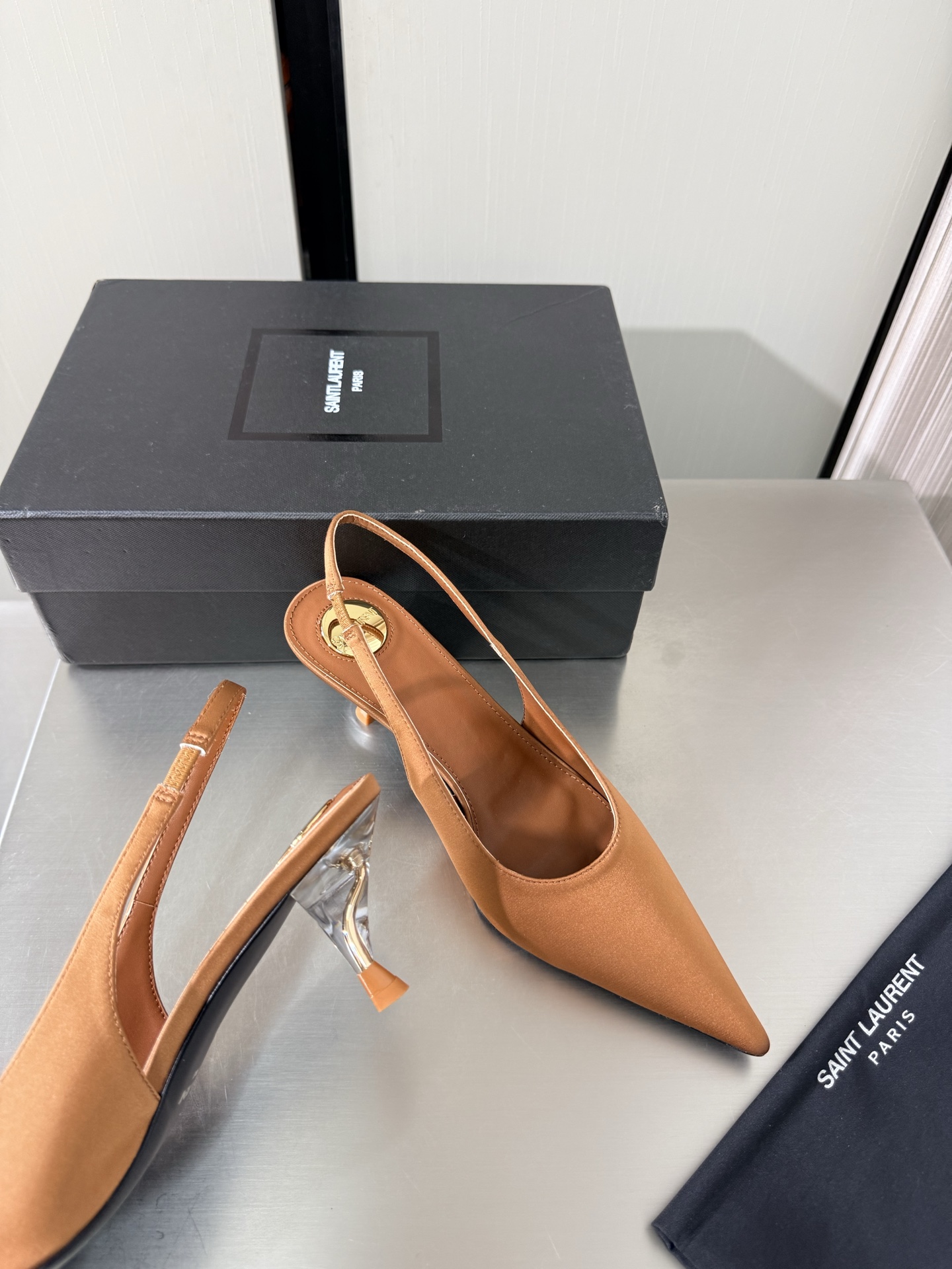NO:925232,YSL pointed toe high heels, empty back shoes 6 cm heel height, commuter series, comfortable and high-end, brown, imported silk material, material Yvette Saint Laurent logo, exquisite high heels, Yang Shulin who understands women’s hearts best, beautiful shoes with no dead ends, supports the aura, noble temperament, imported sheepskin lining, close to the foot, comfortable, genuine leather outsole imported from Italy, size 35 36 37 38 39 40 41 42  (Order 40 41 42) With counter packaging, high heels and sandals, saint laurent, saint laurent, saint laurent, sandals, high heels, sheepskin, real silk, Leather soles19860909YSL 尖头 高跟鞋 后空鞋 6 cm 跟高 通勤系列 舒适高档 棕色 进口真丝材质 材质 Yvette Saint Laurent圣罗兰logo 精致高跟   最懂女人心的杨树林 无死角的美鞋 撑起气场 气质高贵  进口羊皮内里 贴脚 舒适 意大利进口真皮大底  码数35 36 37 38 39 40 41 42 （40 41 42 订） 配专柜包装,高跟鞋凉鞋,saint laurent,saint laurent,saint laurent,sandals,high heels,sheepskin,real silk,Leather soles,Women's Shoes