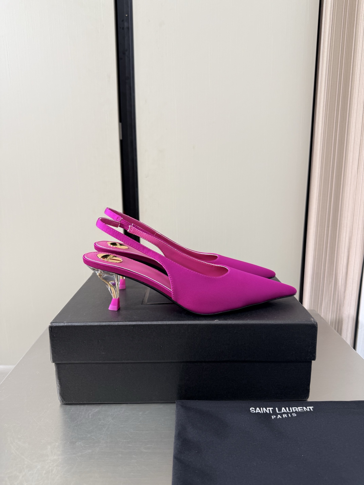NO:925243,YSL pointed toe high heels, empty back shoes, 6 cm heel height, commuter series, comfortable and high-end, rose red, imported silk material, material Yvette Saint Laurent Saint Laurent logo, exquisite high heels, poplar forest that understands women’s hearts best, beautiful shoes with no dead ends, supports the aura, noble temperament, imported sheepskin lining, close to the feet, comfortable, genuine leather outsole imported from Italy, size 35 36 37 38 39 40 41 42  (Order 40 41 42) With counter packaging, high heels and sandals, saint laurent, saint laurent, saint laurent, sandals, high heels, sheepskin, real silk, Leather soles19860909YSL 尖头 高跟鞋 后空鞋 6 cm 跟高 通勤系列 舒适高档 玫红 进口真丝材质 材质 Yvette Saint Laurent圣罗兰logo 精致高跟   最懂女人心的杨树林 无死角的美鞋 撑起气场 气质高贵  进口羊皮内里 贴脚 舒适 意大利进口真皮大底  码数35 36 37 38 39 40 41 42 （40 41 42 订） 配专柜包装,高跟鞋凉鞋,saint laurent,saint laurent,saint laurent,sandals,high heels,sheepskin,real silk,Leather soles,Women's Shoes