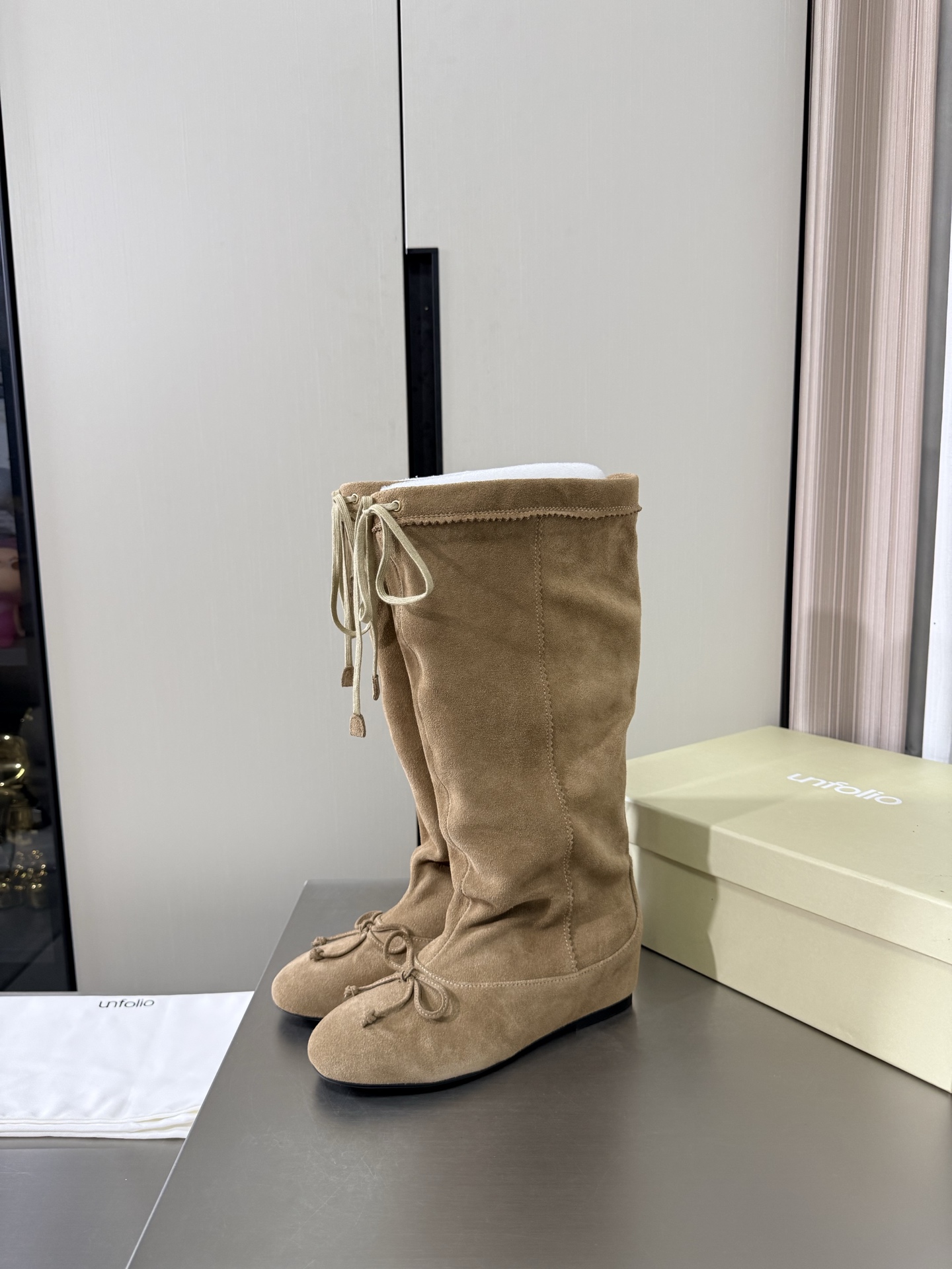 NO:925201,unfolio boutique high-top heap boots original development niche designer 25 conference new style inside height increase 4cm apricot fabric selection high mercerized cow suede comfortable lining double layer lycra original recyclable material waist streamlined rubber outsole code number 35 36 37 38 39 40 41 (40 41 customized) original packaging, boots, boots19860909unfolio精品 高筒 堆堆靴 原版开发 小众设计师25发布会新款 内增高 4cm 杏色 面料选用 高丝光 牛反绒皮 内里舒适 双层莱卡 原版可回收材质收腰流线型橡胶大底 码数 35 36 37 38 39 40 41（40 41定制） 原版包装,靴子,boots,Women's Shoes