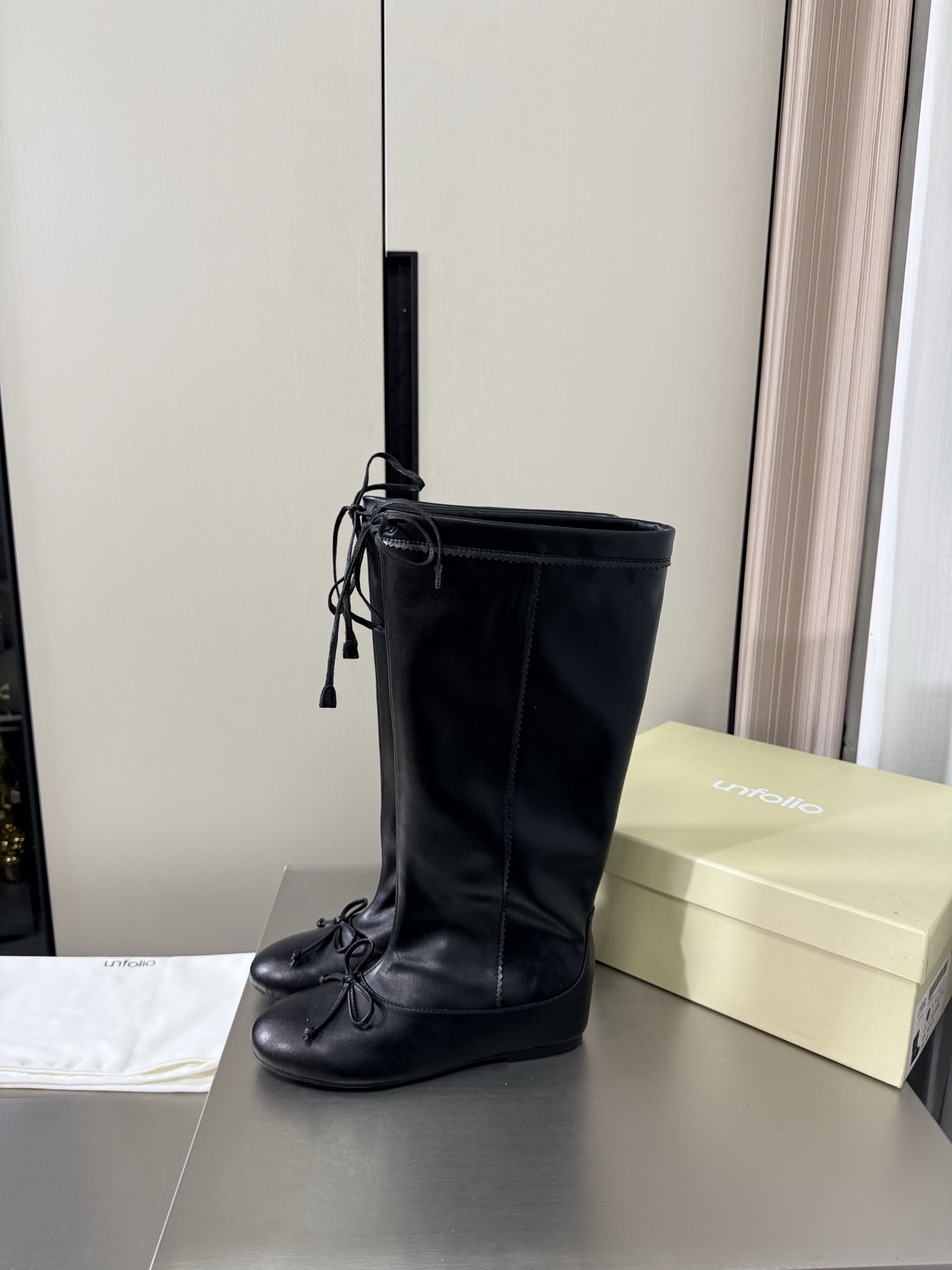 NO:925211,unfolio boutique high-top heap boots original development niche designer 25 conference new style inner height increase 4cm black fabric selection high mercerized cow suede comfortable lining double-layer lycra original recyclable material waist streamlined rubber outsole code number 35 36 37 38 39 40 41 (40 41 customized) original packaging, boots, boots19860909unfolio精品 高筒 堆堆靴 原版开发 小众设计师25发布会新款 内增高 4cm 黑色 面料选用 高丝光 牛反绒皮 内里舒适 双层莱卡 原版可回收材质收腰流线型橡胶大底 码数 35 36 37 38 39 40 41（40 41定制） 原版包装,靴子,boots,Women's Shoes