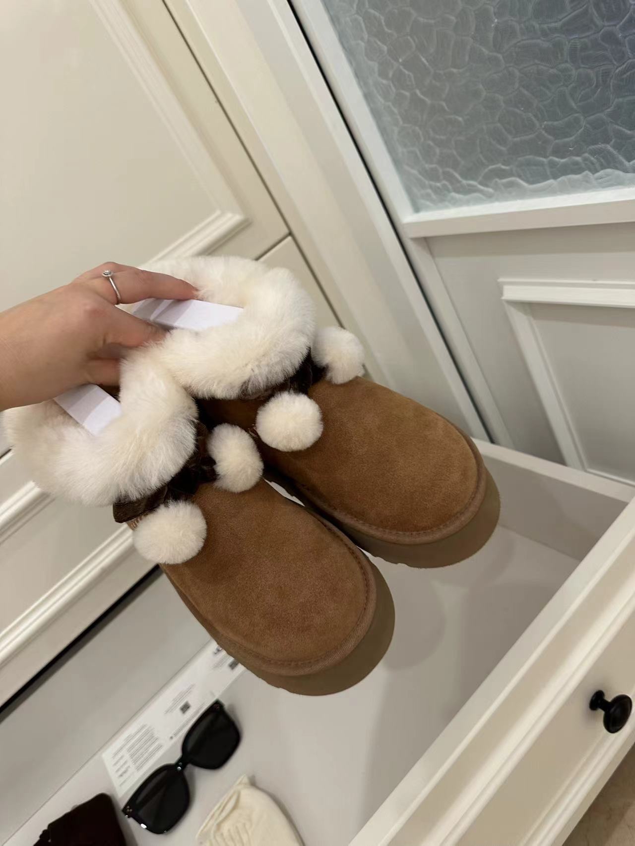 🔥UGG毛球小可爱，高筒+20🌹！两个筒高：低筒&高筒size：35-40