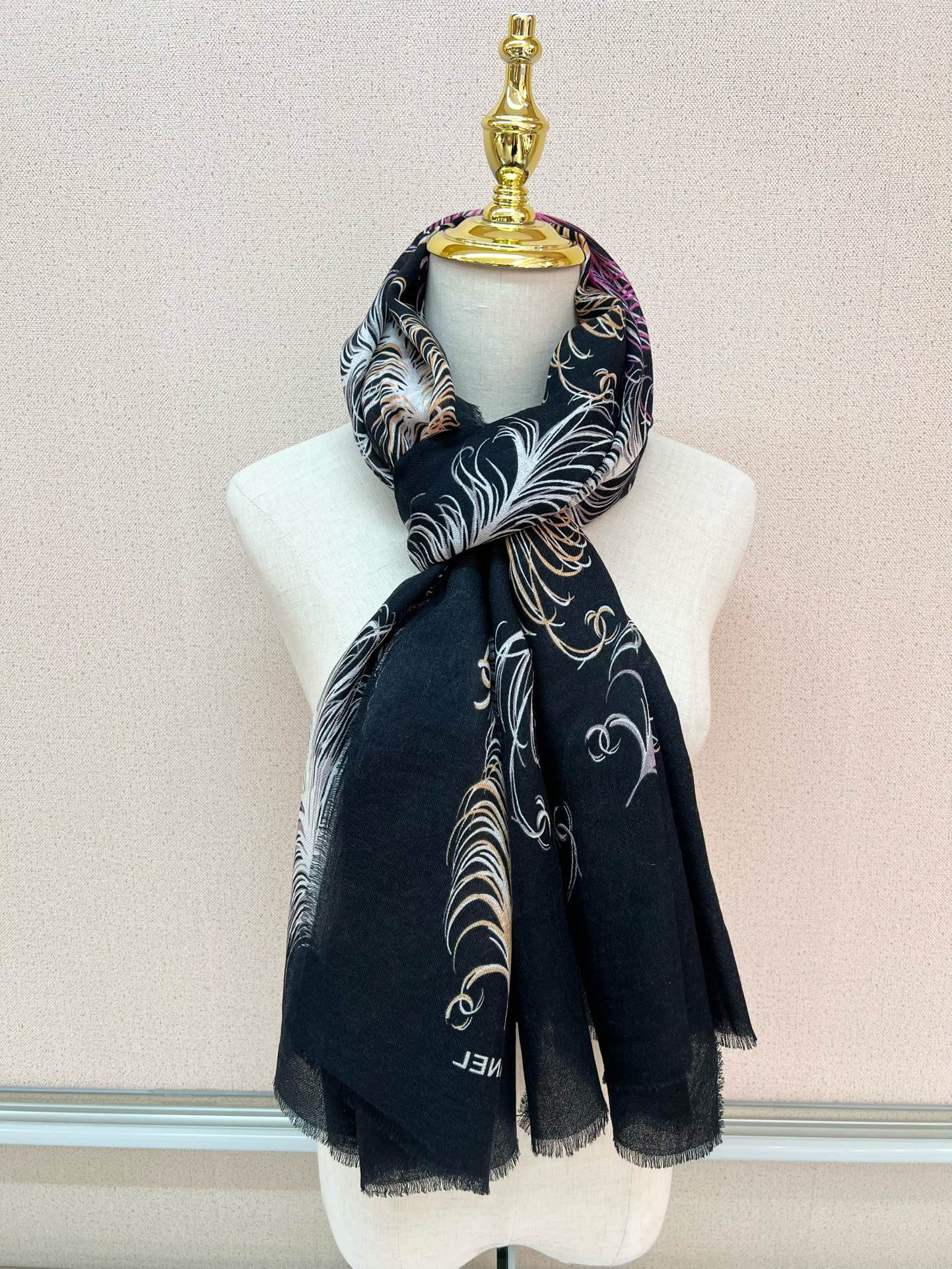 上新🌈 原版品质～～ 香奶奶专柜款～就是告诉大家这款必须收～🆕❤️ 新款长羊绒😍专柜同步🌈✨这个size