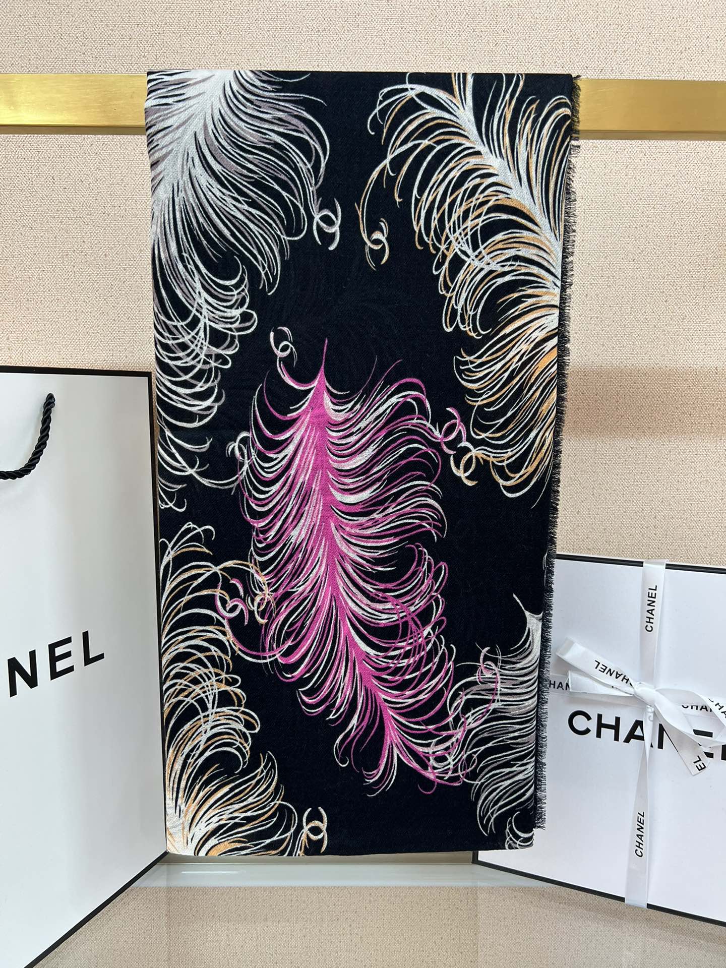 上新🌈 原版品质～～ 香奶奶专柜款～就是告诉大家这款必须收～🆕❤️ 新款长羊绒😍专柜同步🌈✨这个size