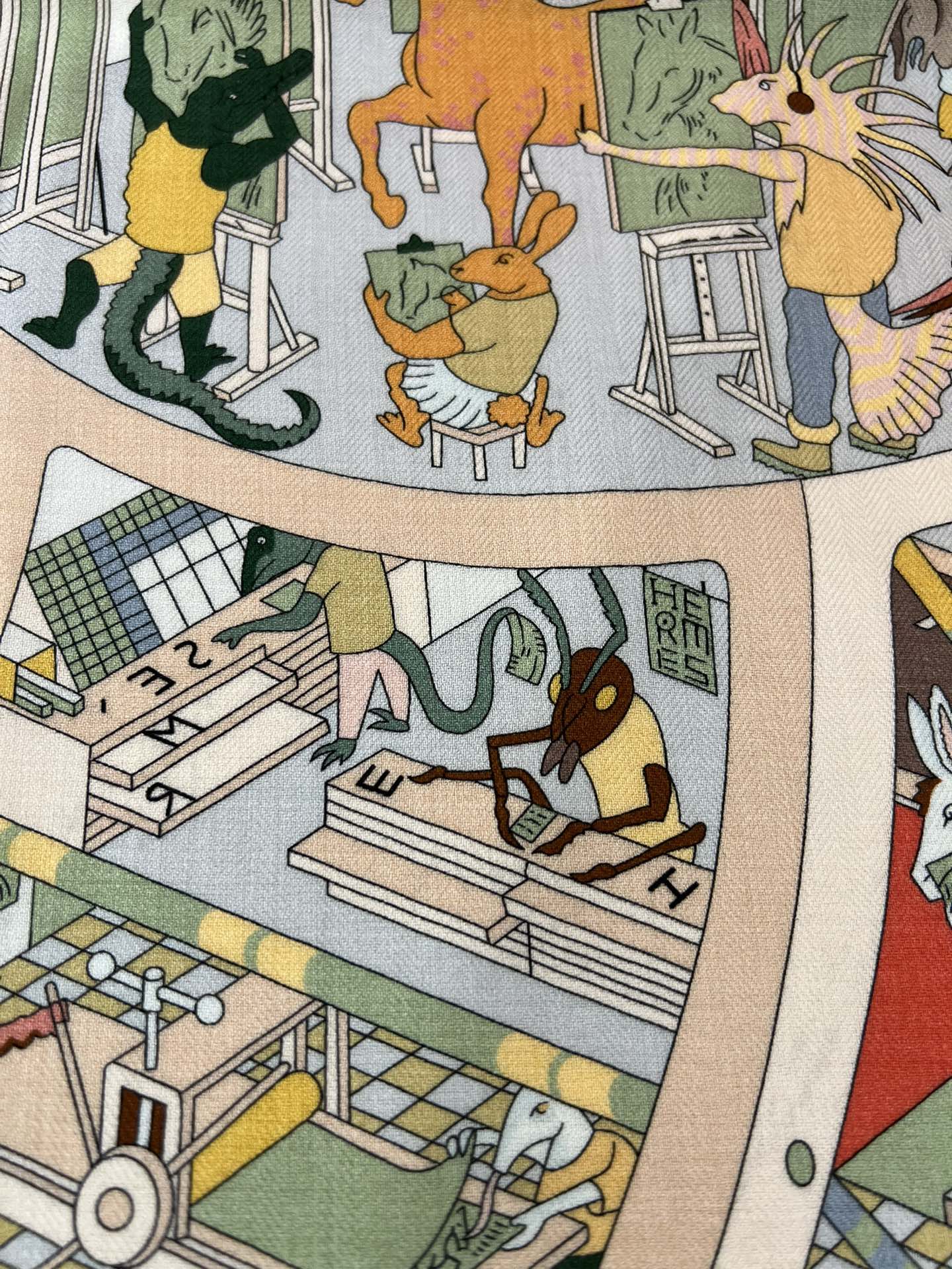 秋冬爱马仕丝巾又上新啦，今天第一眼被吸引的140丝巾应该就是属ta啦!“马术学院”由设计师扬.巴吉特里可