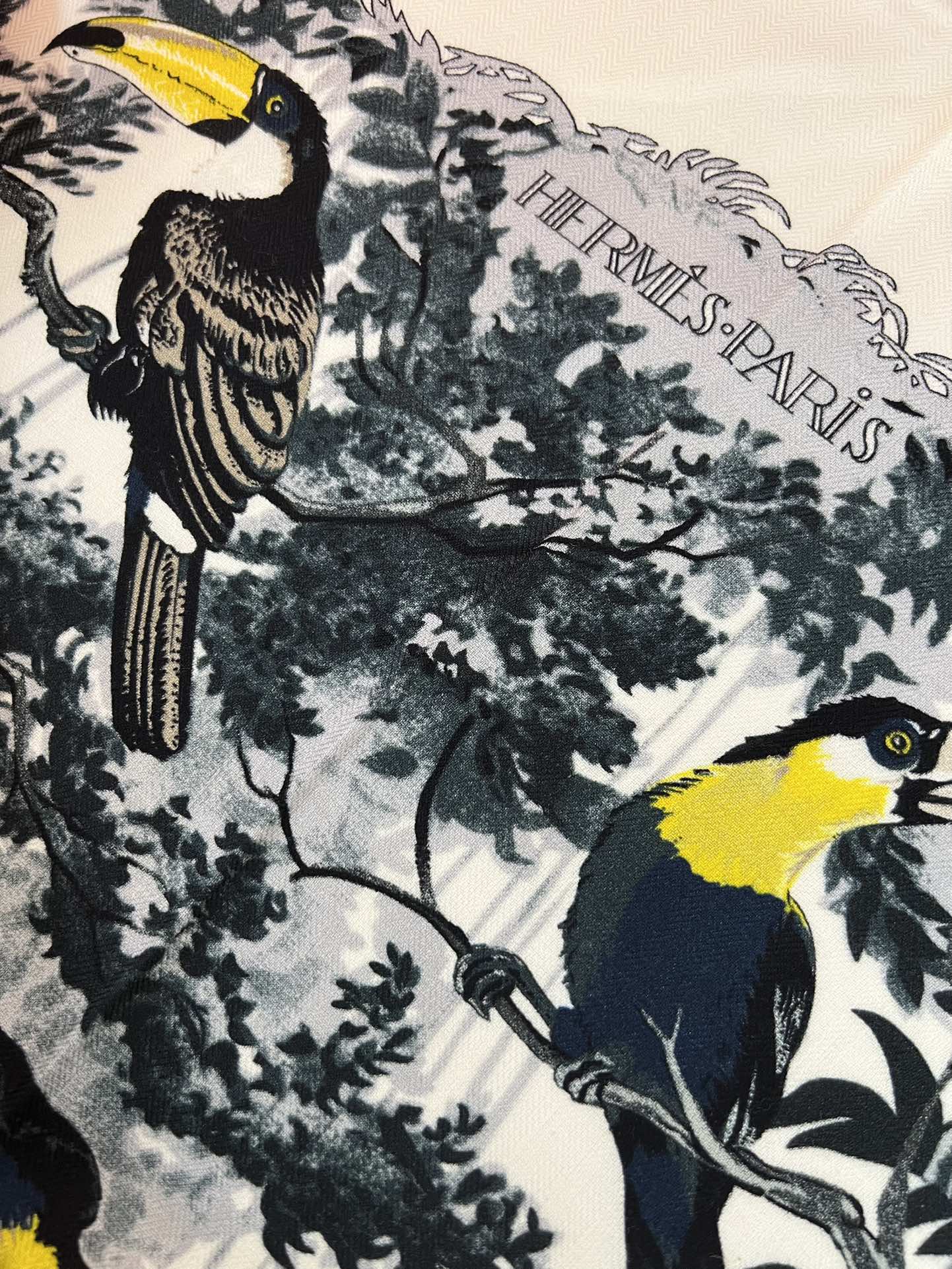 140顶级丝绒双面，手工卷边丝绒双面方巾（30%真丝70%羊绒）丝绒双面印花方巾！ 尺寸：140*140