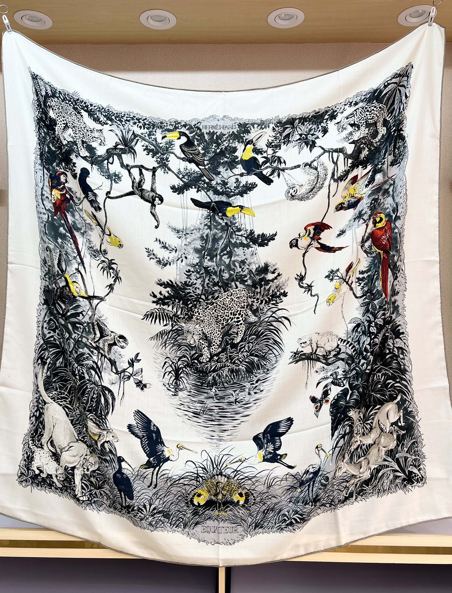 140顶级丝绒双面，手工卷边丝绒双面方巾（30%真丝70%羊绒）丝绒双面印花方巾！ 尺寸：140*140