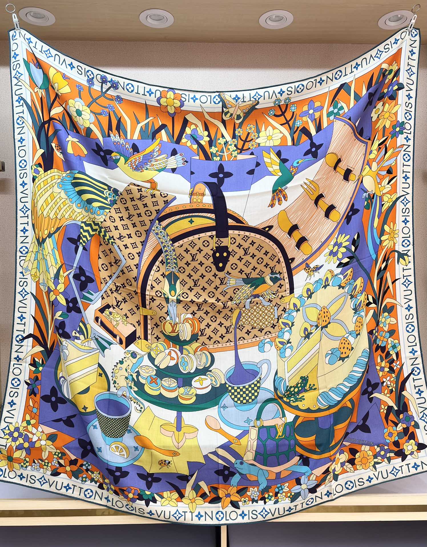 140顶级丝绒双面，手工卷边丝绒双面方巾（30%真丝70%羊绒）丝绒双面印花方巾！ 尺寸：140*140