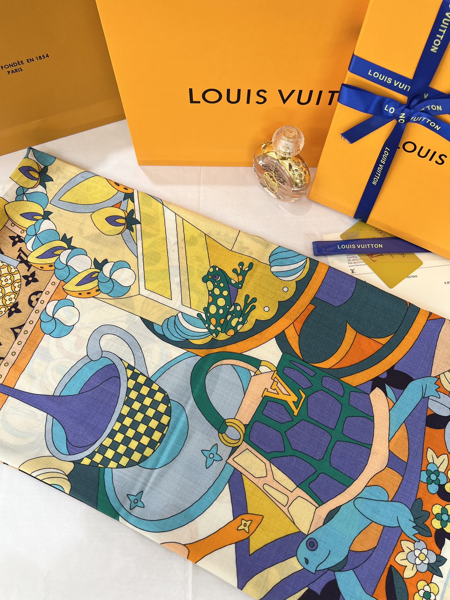 140顶级丝绒双面，手工卷边丝绒双面方巾（30%真丝70%羊绒）丝绒双面印花方巾！ 尺寸：140*140