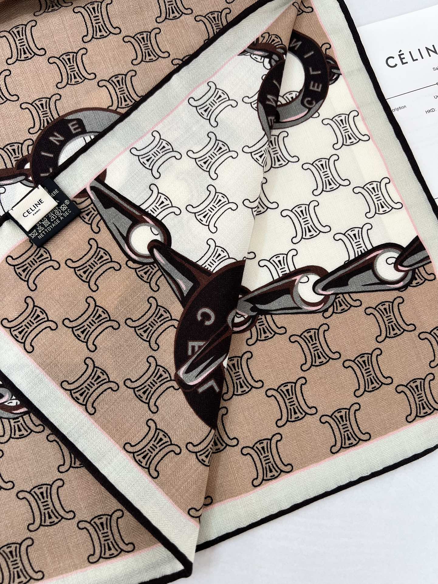 140顶级丝绒双面，手工卷边丝绒双面方巾（30%真丝70%羊绒）丝绒双面印花方巾！ 尺寸：140*140