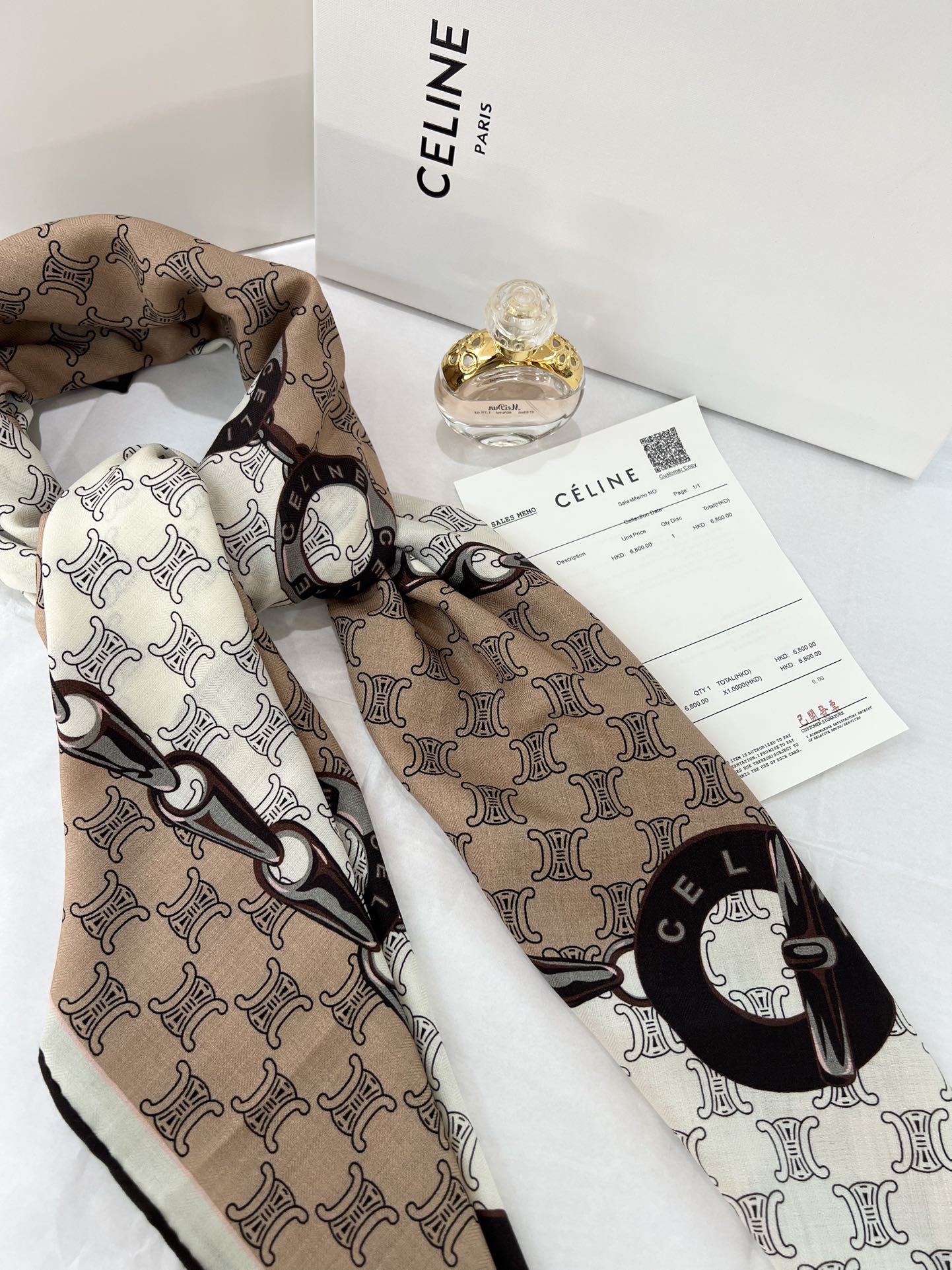 140顶级丝绒双面，手工卷边丝绒双面方巾（30%真丝70%羊绒）丝绒双面印花方巾！ 尺寸：140*140