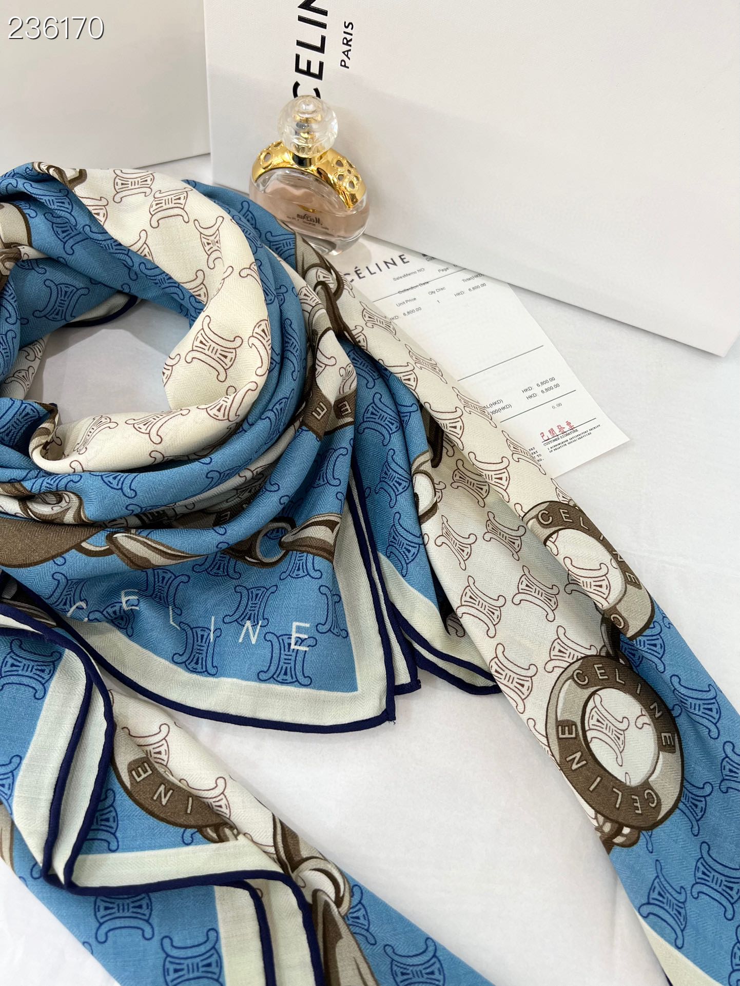 140顶级丝绒双面，手工卷边丝绒双面方巾（30%真丝70%羊绒）丝绒双面印花方巾！ 尺寸：140*140