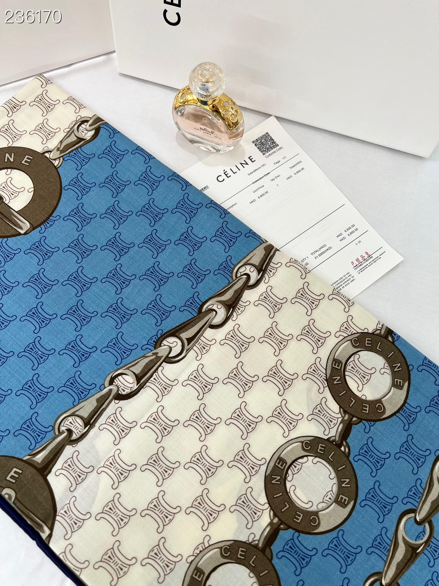 140顶级丝绒双面，手工卷边丝绒双面方巾（30%真丝70%羊绒）丝绒双面印花方巾！ 尺寸：140*140