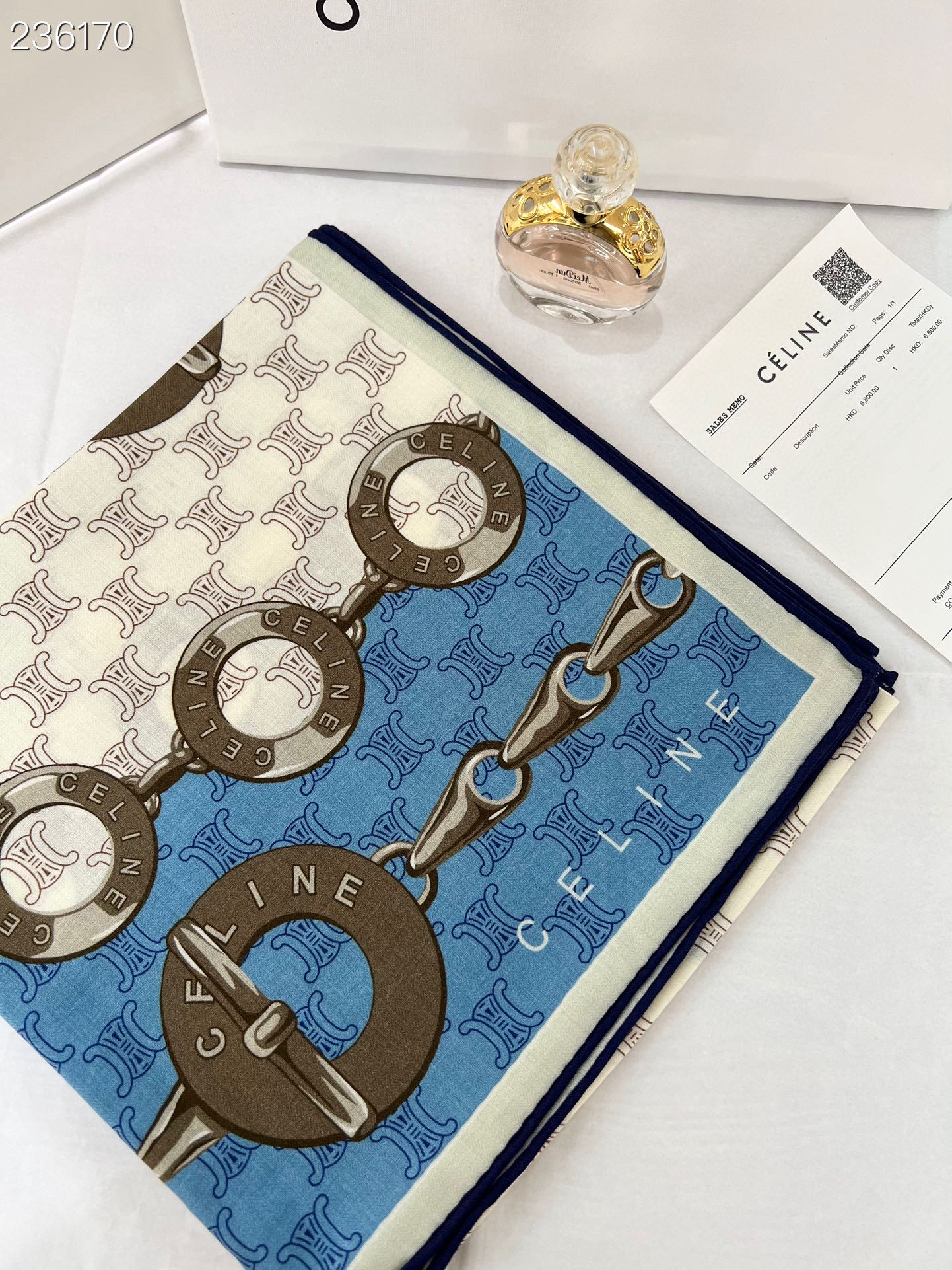 140顶级丝绒双面，手工卷边丝绒双面方巾（30%真丝70%羊绒）丝绒双面印花方巾！ 尺寸：140*140