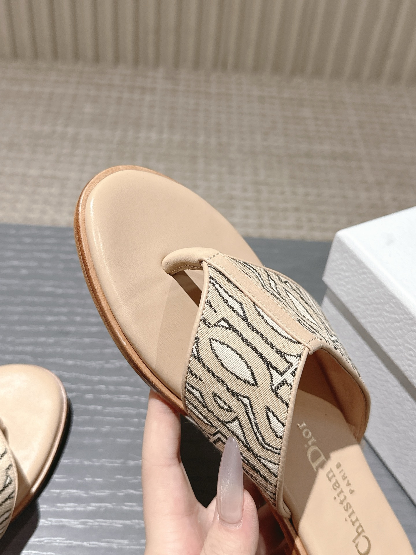 Dior ADiorble Thong Sandals - Flat Mules with CD Logo,Spring/Summer 2025 7 i1746227368261 2678 0 5