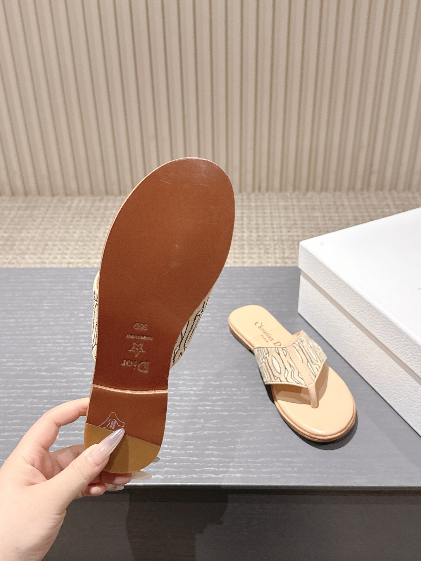 Dior ADiorble Thong Sandals - Flat Mules with CD Logo,Spring/Summer 2025 10 i1746227368374 8893 0 8