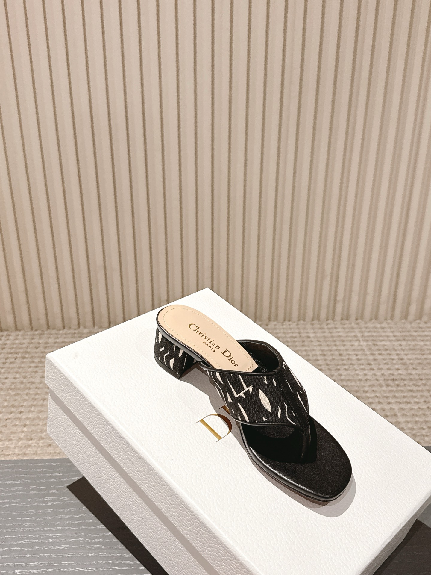 Dior Adiorable Thong Sandals with Chunky Heel - Women's Designer Slides 6 i1746227395634 1008 0 3