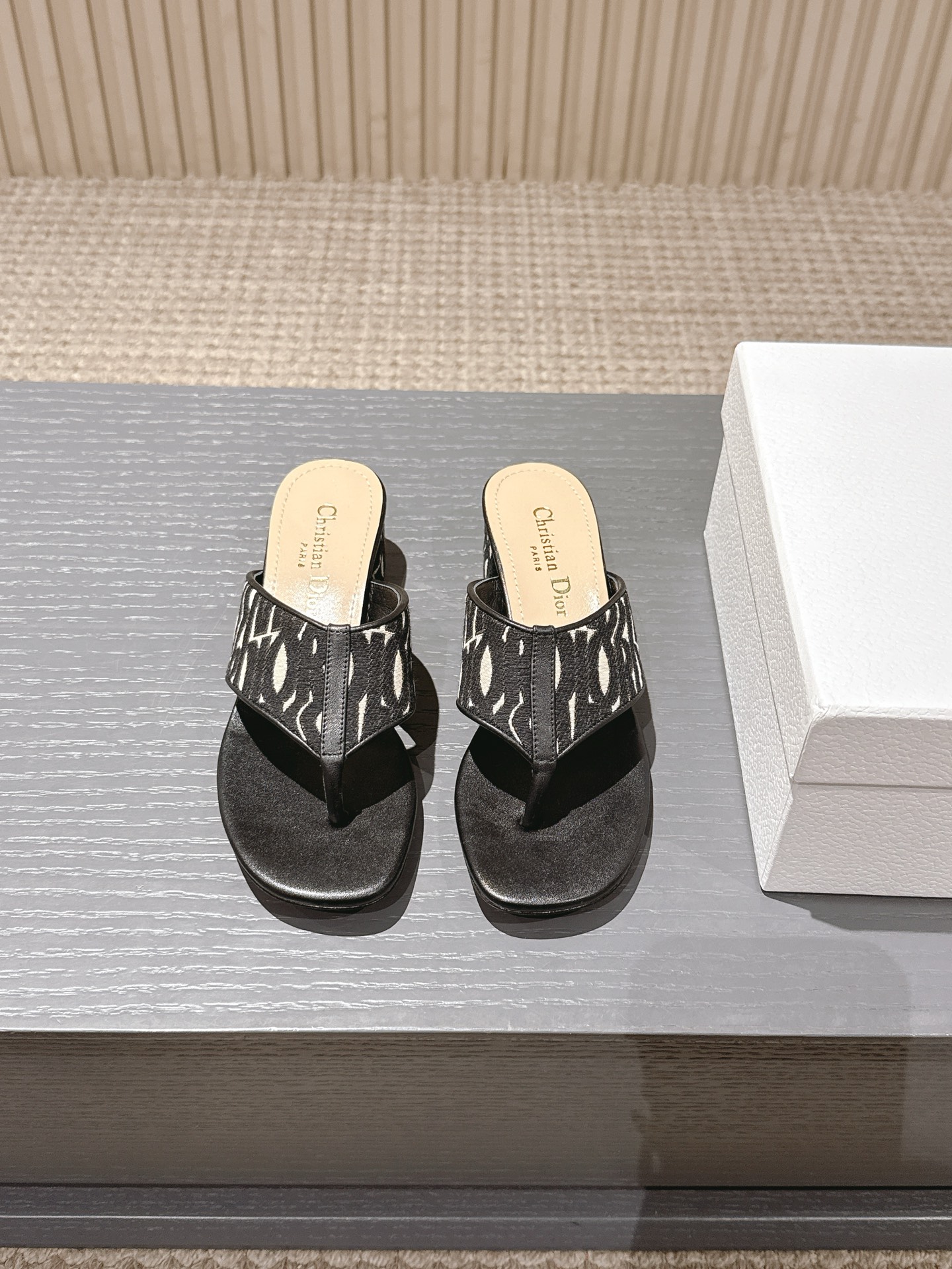 Dior Adiorable Thong Sandals with Chunky Heel - Women's Designer Slides 3 i1746227395683 1571 0 0
