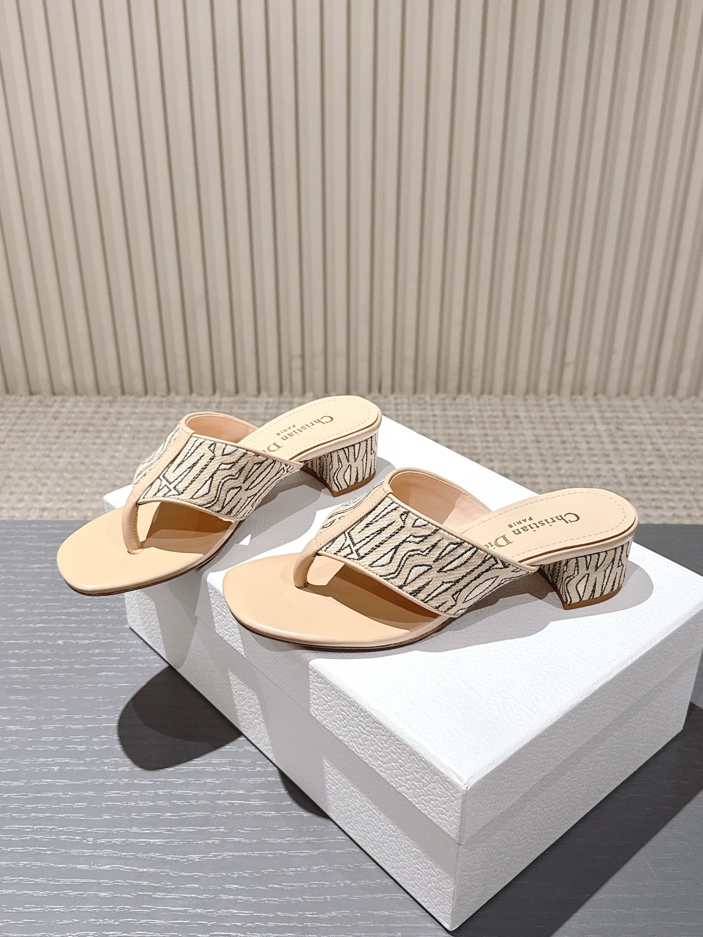 Dior Adiorable Thong Sandals - Spring/Summer 2025 Runway Collection 2 i1746227462363 9509 0 4