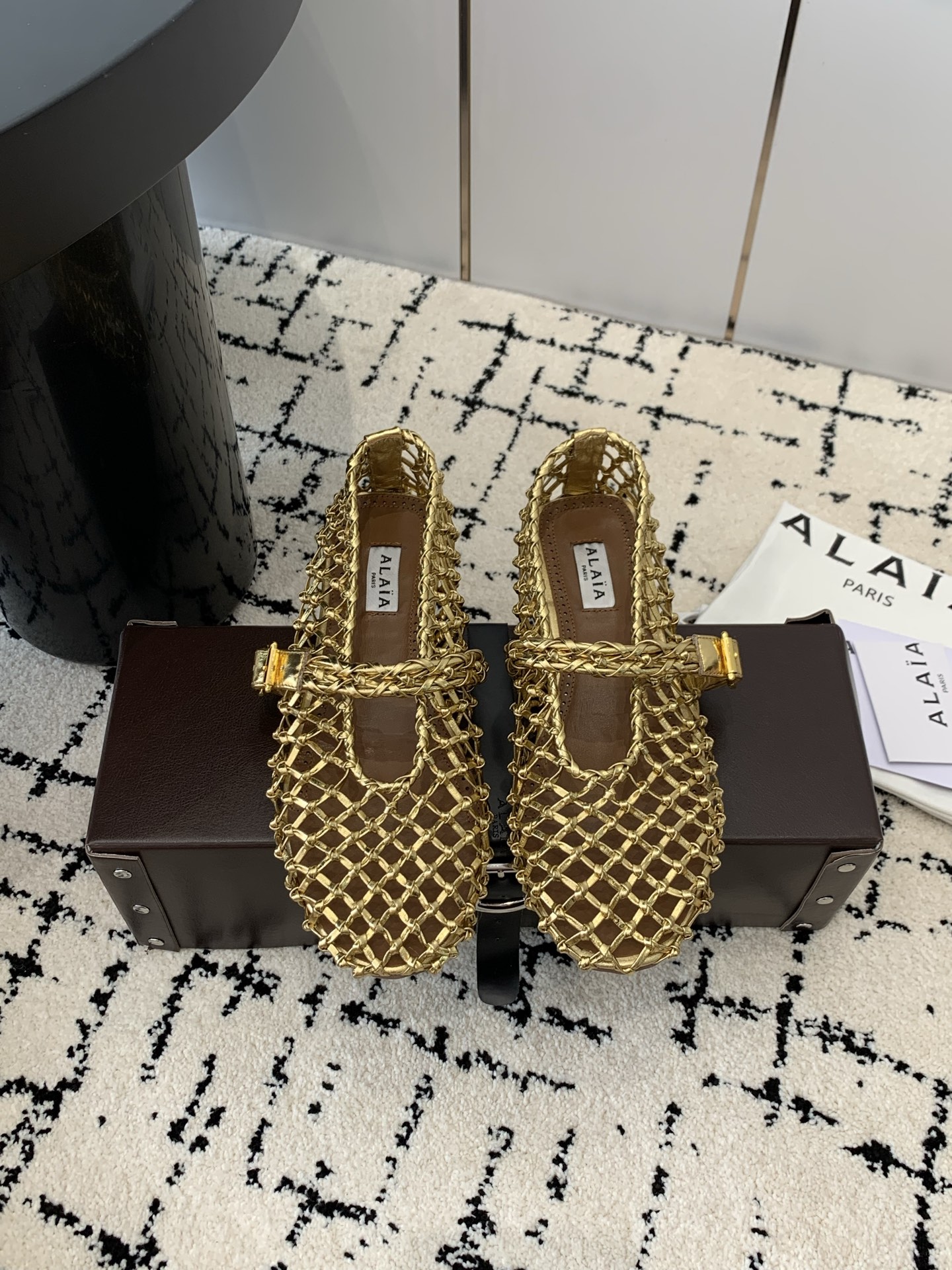 NO:408215,Weaving!  Alaia catwalk flat ballet flat shoes, sweet and cool ballet style, a popular ballet shoes, romantic, charming, comfortable and versatile. Original custom cowhide Shuihua Diamond inner lining sheepskin inner lining private mold rubber non-slip sole, size 35-42 (40.41.42. Customized non-return and exchange), single shoes, alaia, cowhide, sheepskin19860909编织款款！ Alaia 走秀款平底芭蕾舞平底单鞋 甜酷芭蕾风,人气超高的一款芭蕾舞鞋,浪漫又迷人舒适百搭. 材质原版订制牛皮施华钻 内里羊皮内里 大底私模橡胶防滑大底, 码数35-42（40.41.42.定制不退换）,单鞋,alaia,cowhide,sheepskin,Women's Shoes