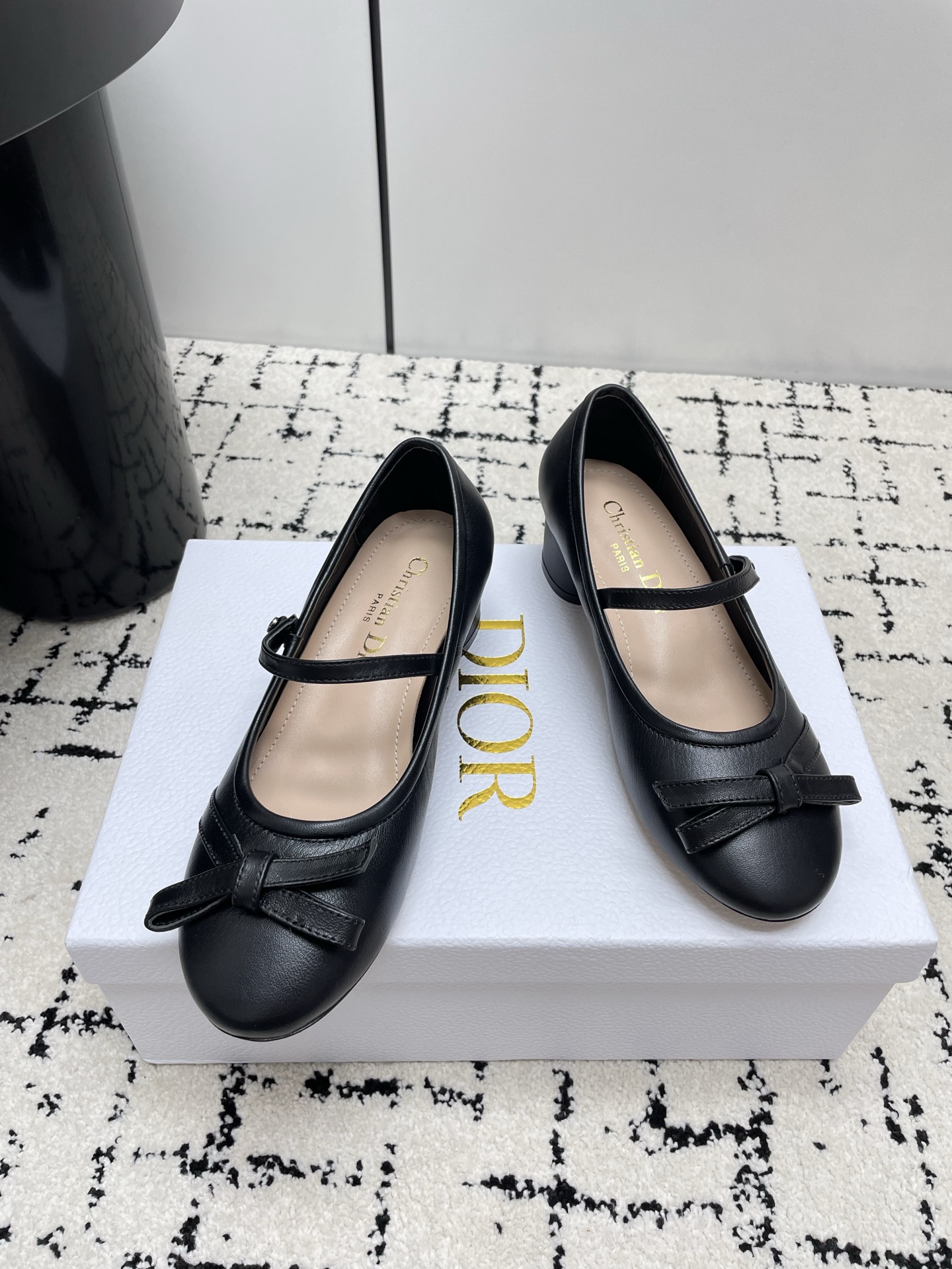 Женские лоферы Dior с бантом и ремешком на щиколотку