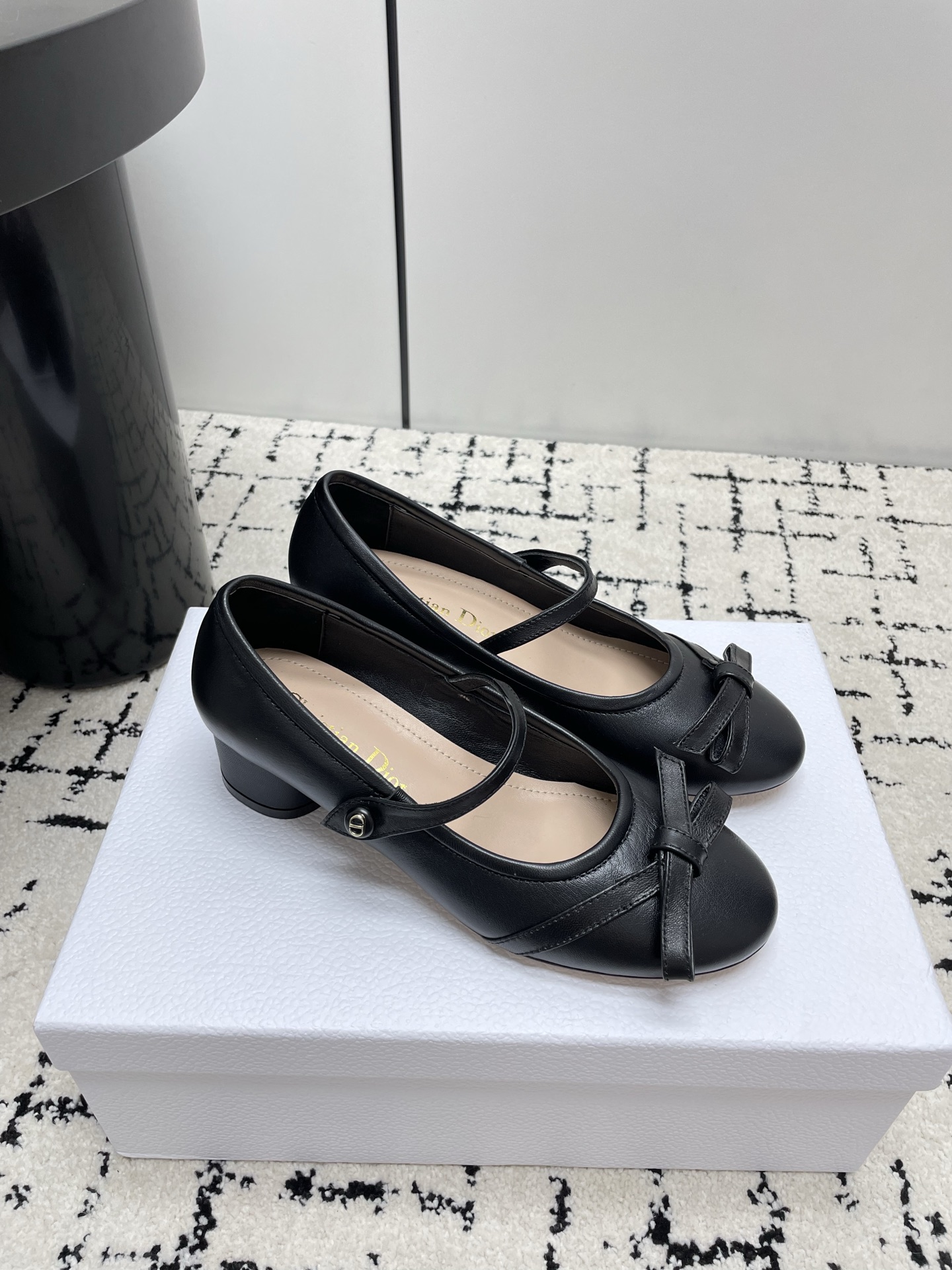 Женские лоферы Dior с бантом и ремешком на щиколотку