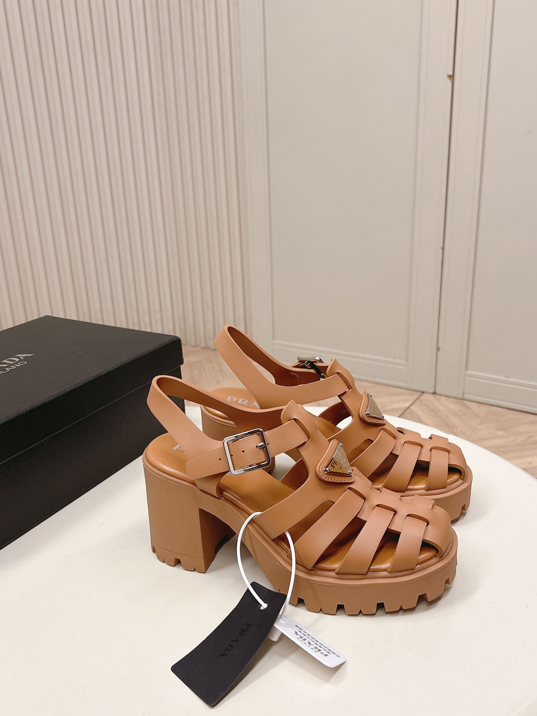 Prada Style Leather Women's Shoes style reference detail image 2 from source 784835