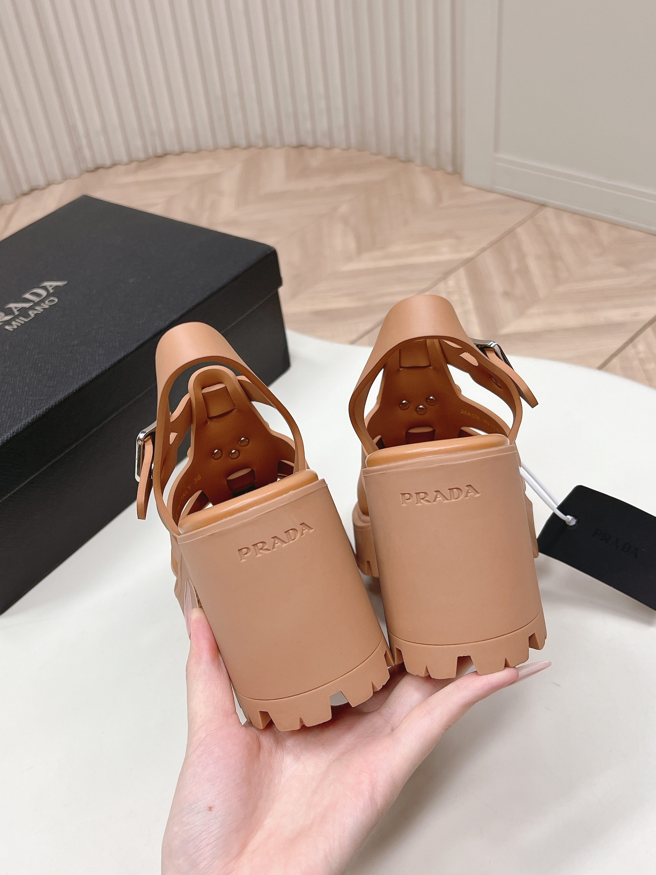 Prada Style Leather Women's Shoes style reference detail image 6 from source 784835