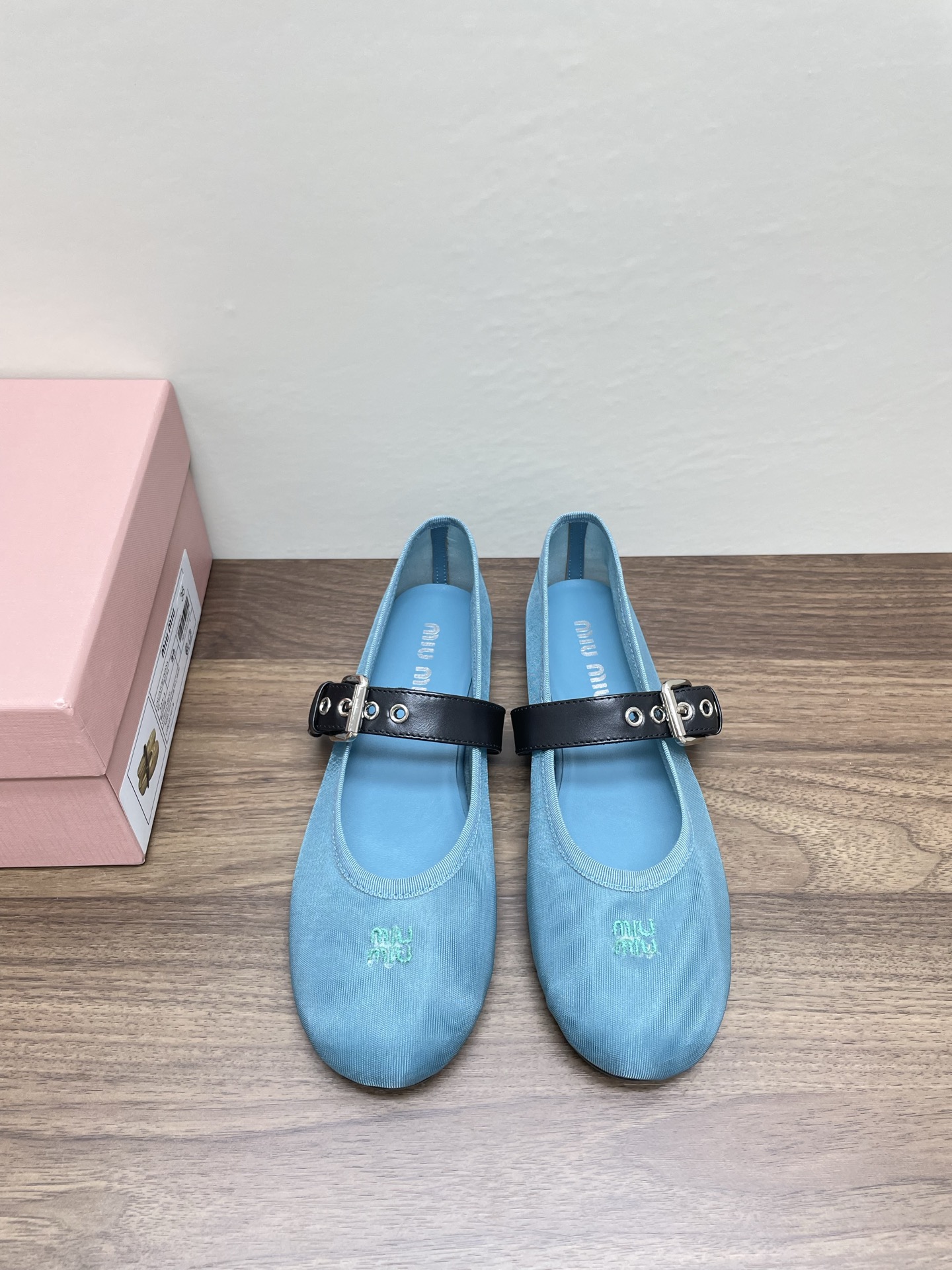 NO:819362,,Miu Miu 26 Miu Miu's latest catwalk Mary Jane ballet mesh dance shoes, the new season's trend elements Single-strap shoes on the instep Mary Jane ballet conveys modern style and looks good no matter how you wear it This summer's fashion favorite I don't want to take it off when I wear something cool Customized mesh fabric Customized sheepskin lining Outsole Original outsole size 35-40 (41 customized non-refundable), ballet shoes, miumiu, mary jane, sheepskin19860909,Miu Miu 26缪缪最新走秀 玛丽珍芭蕾舞网纱跳舞鞋,新季的潮流要素 脚背一字带单鞋 玛丽珍芭蕾舞传达现代风格 怎么穿都好看 今夏时髦最爱 穿上凉凉的完全不想脱下 面料定制网纱 内里定制羊皮 大底原版大底 size35-40（41定制不退换）,芭蕾舞鞋,miumiu,mary jane,sheepskin,Women's Shoes