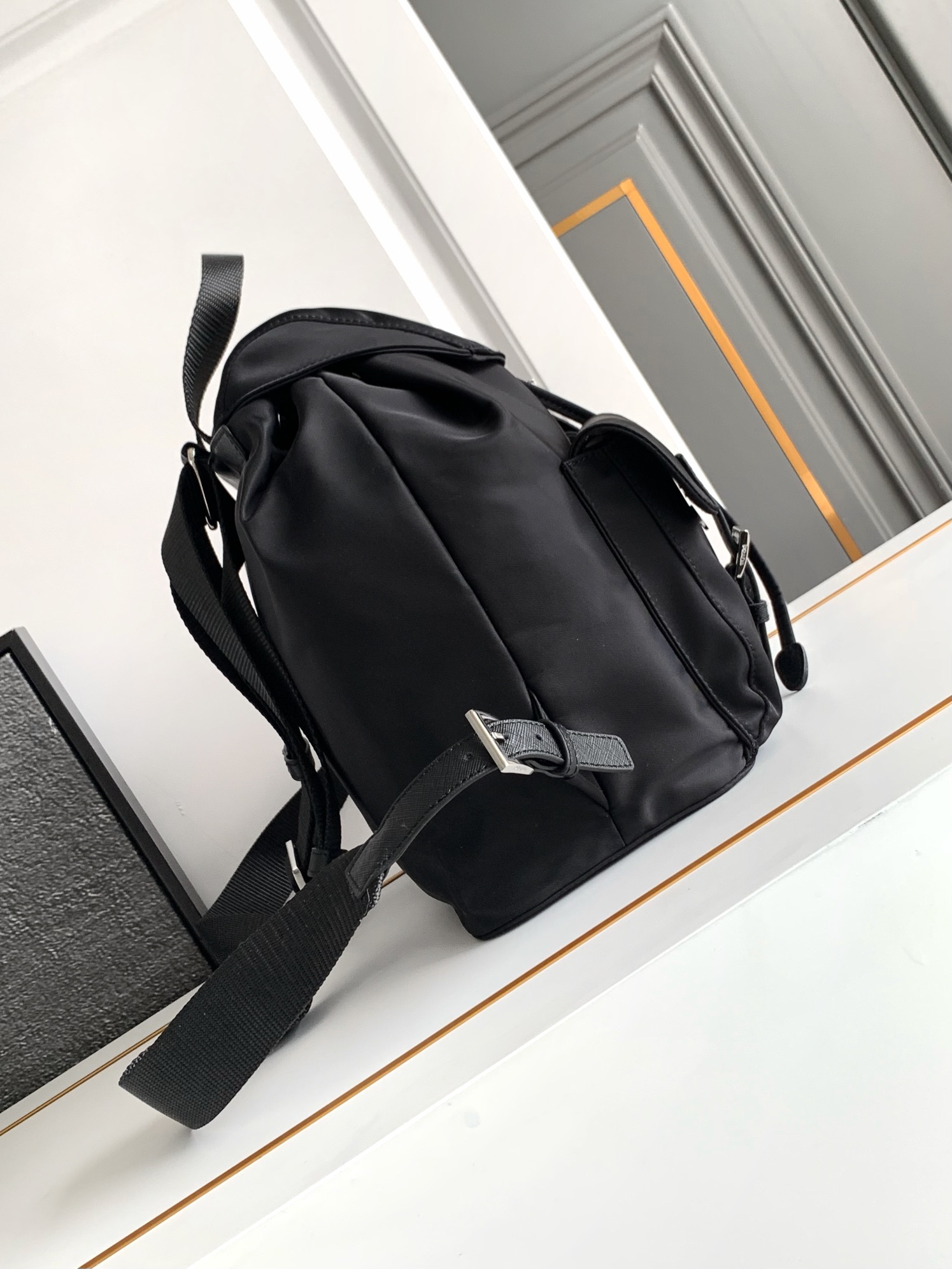 PRADA 1BZ811 ナイロン リュック 軽量 防水 大容量