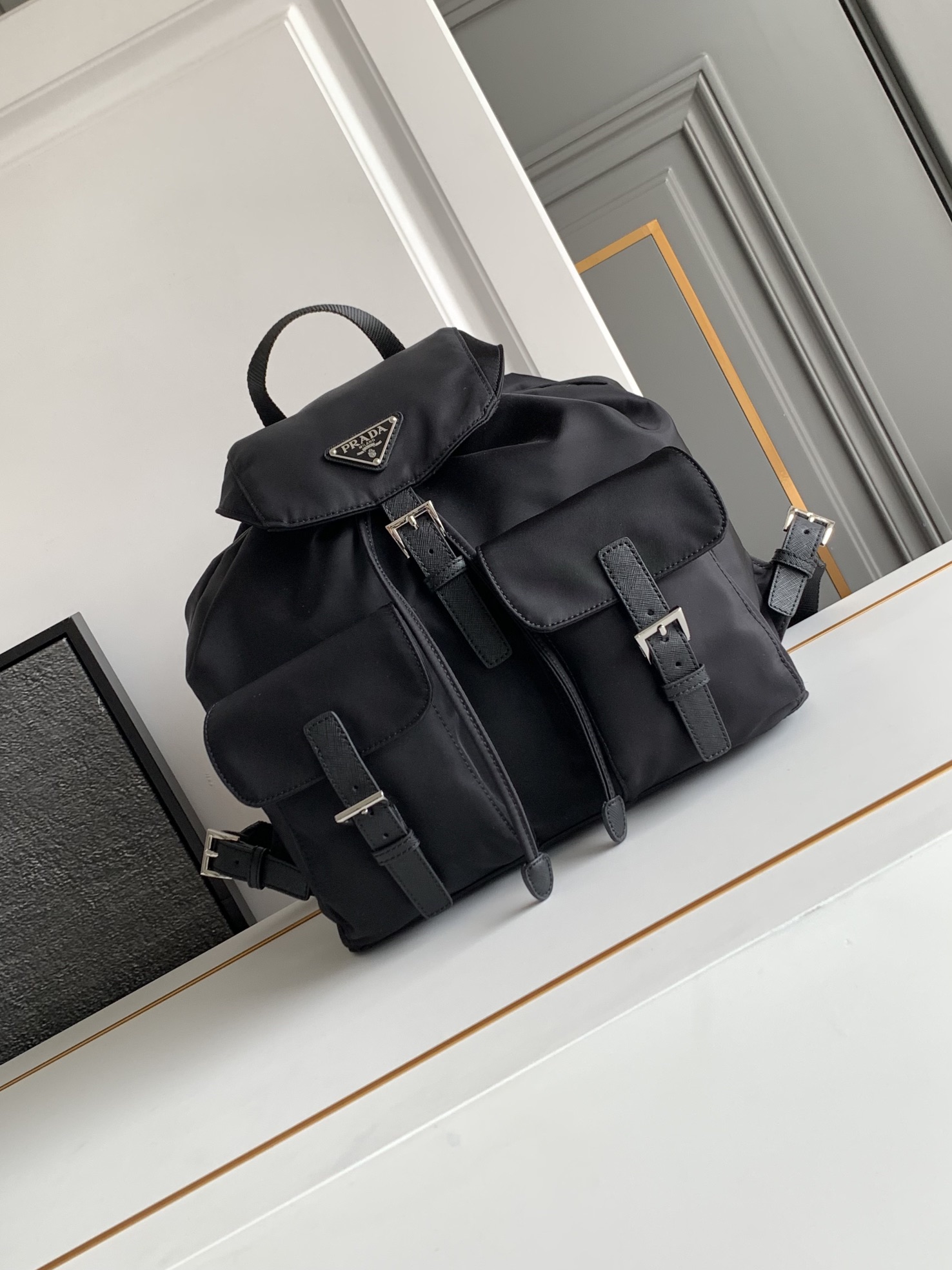 PRADA 1BZ811 ナイロン リュック 軽量 防水 大容量