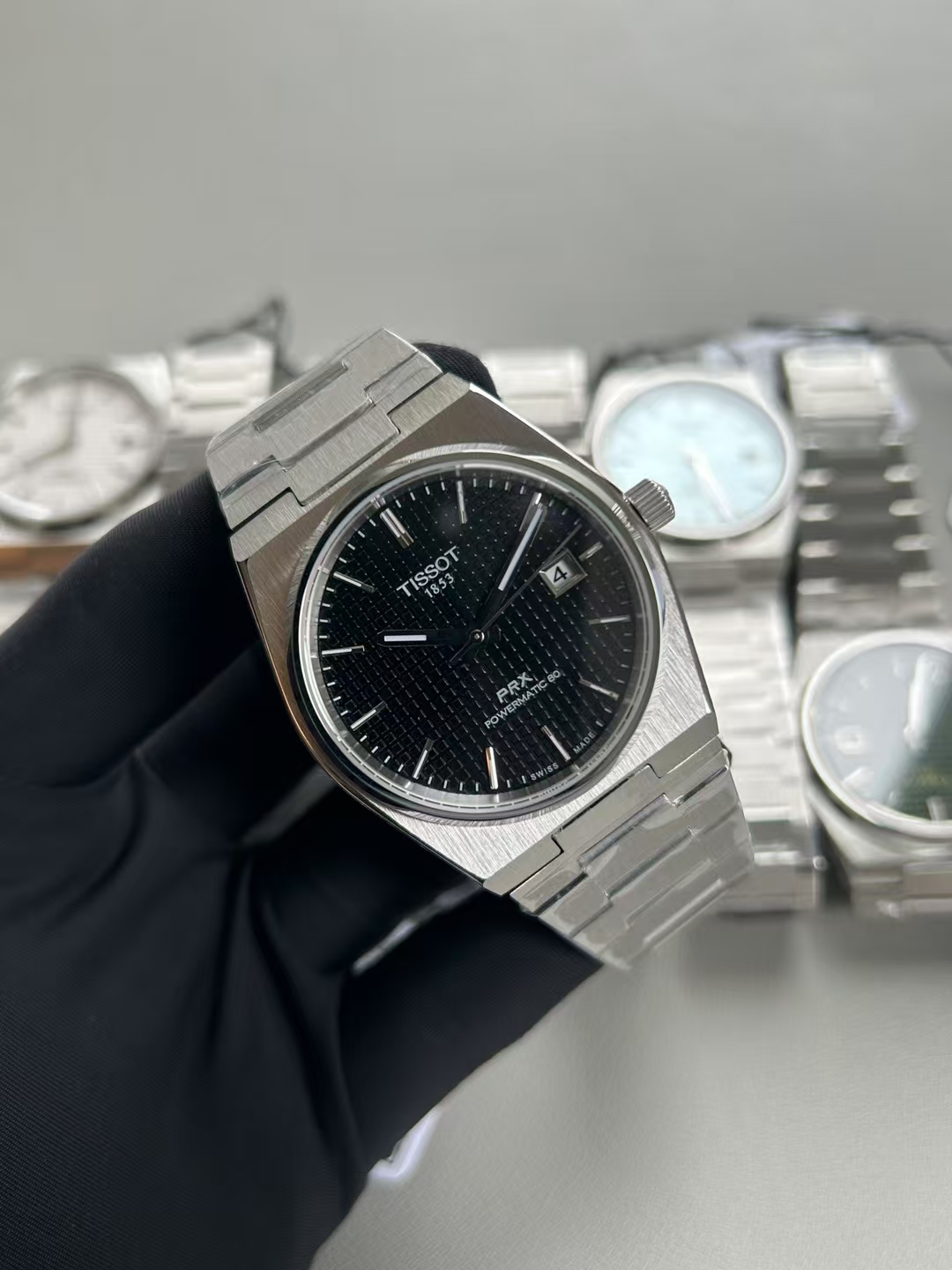 NO:392109,New [Celebration] Latest [Celebration] Adhering to the brand concept that innovation originates from traditional, Tissot has launched a watch equipped with 'integrated steel bracelet' (integrated bracelet, lug, and case), and equipped it with a barrel-shaped case. However, there is ingeniousness between square inches. Tissot works together to reproduce the classic masterpiece. At this moment, the new mechanical model of ancient Tissot is new.  Tianjia Oak PRX40 series, super luminous, model: T137. .17, movement: imported Citizen machine, size: watch diameter 40 mm, buckle, PVD plated folding buckle, watch mirror: Swiss-grade sapphire glass. Waterproof: 3ATN! (focus on the original new machine),,tissot19860909新款[庆祝] 最新款[庆祝][庆祝] 秉持创新源于传统的品牌理念,天梭表推出一款配备了“一体式精钢表链”（融表链,表耳,表壳于一体）的腕表,并为其配了酒桶型表壳.方寸之间却有匠心独运,天梭携手复刻经典力作,这一刻,着古天梭 新款机械型号T137新款！天家橡树”PRX40系列 ,超强夜光,型号:T137. .17,机芯:进口西铁城机,尺寸:表径40 mm,表扣, PVD镀折叠扣,表镜:瑞士级蓝宝石玻璃.防水:3ATN！（专注原装新机）,,tissot,Watch