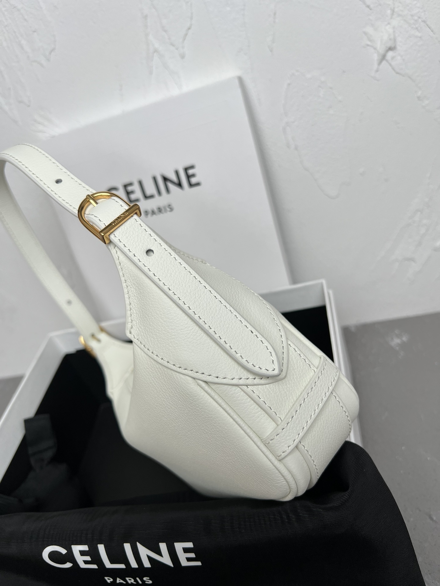 CELINE新品ROMY迷你柔软牛皮革MINIROMY实拍全新的MiniRomy真的太可爱!!小小一只但