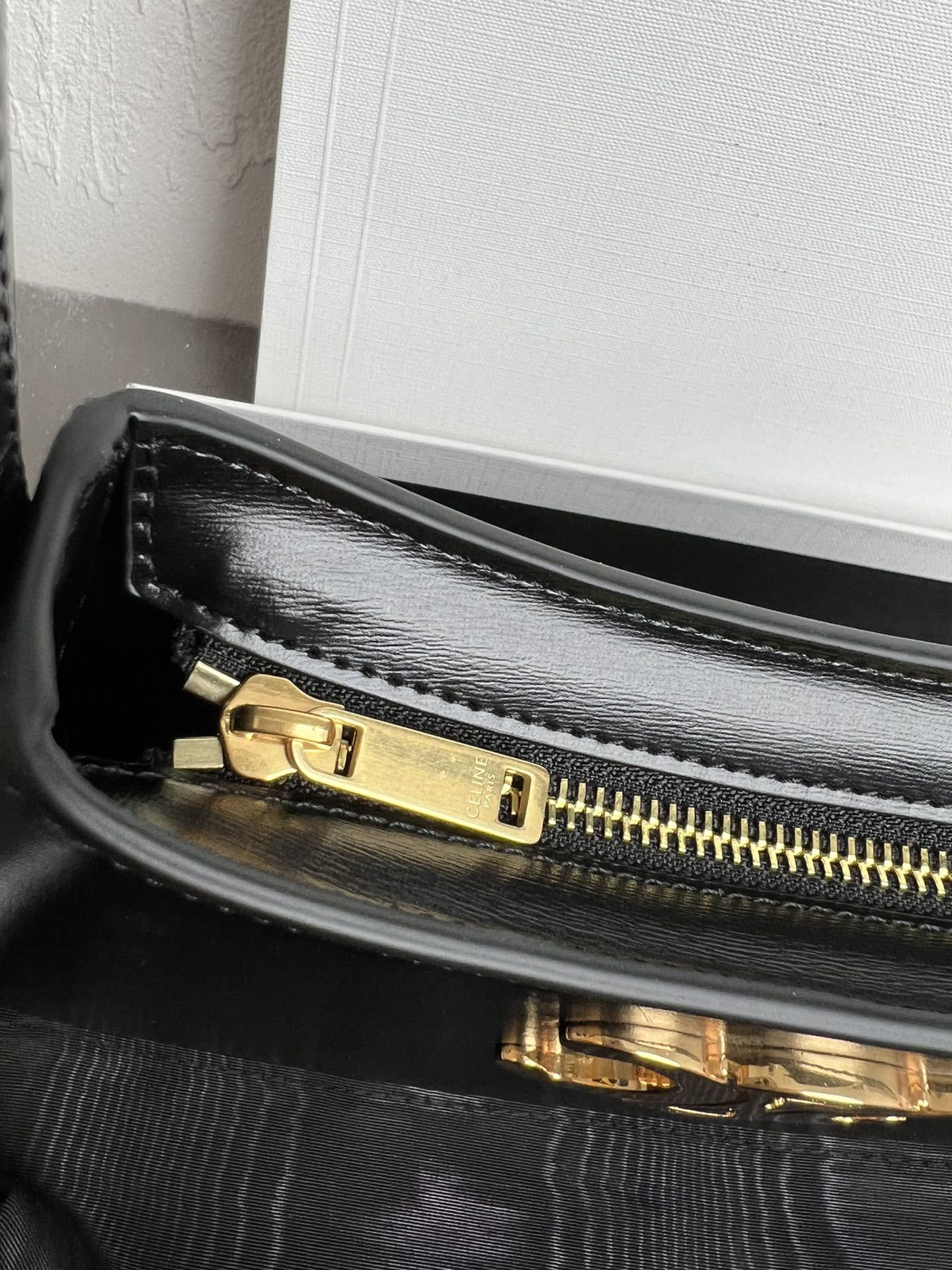 CELIN_E2024TILLY中号亮泽牛皮革手袋24s春季新品来啦!新年限量款️最新腋下包现货发售最新