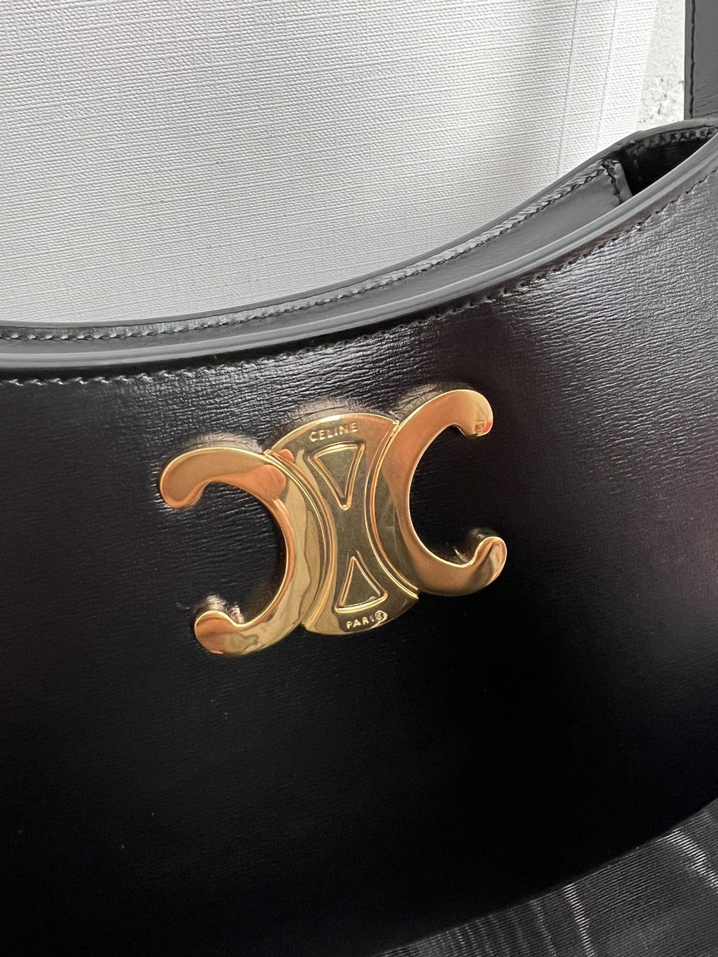 CELIN_E2024TILLY中号亮泽牛皮革手袋24s春季新品来啦!新年限量款️最新腋下包现货发售最新