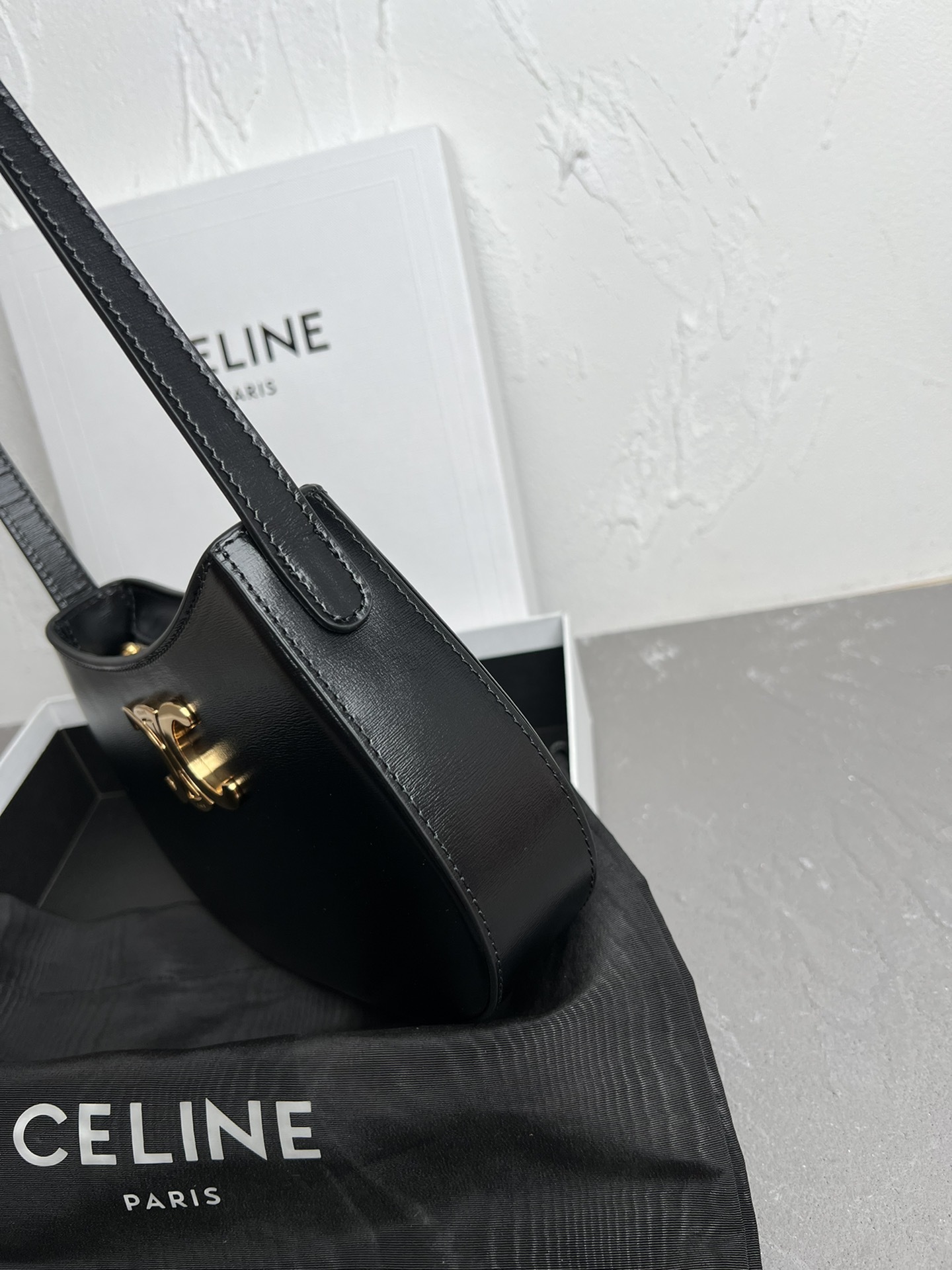 CELIN_E2024TILLY中号亮泽牛皮革手袋24s春季新品来啦!新年限量款️最新腋下包现货发售最新
