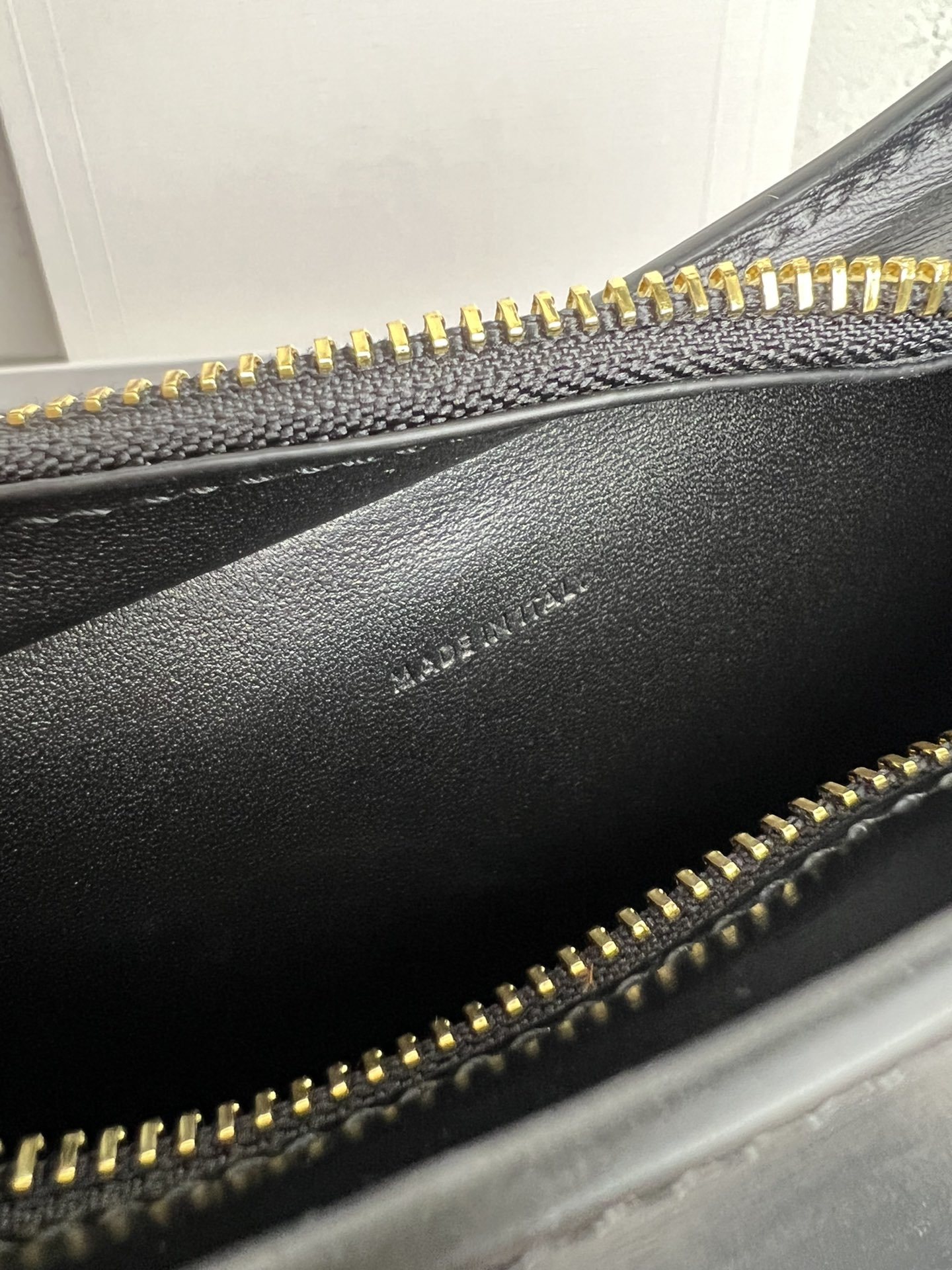 CELIN_E2024TILLY中号亮泽牛皮革手袋24s春季新品来啦!新年限量款️最新腋下包现货发售最新