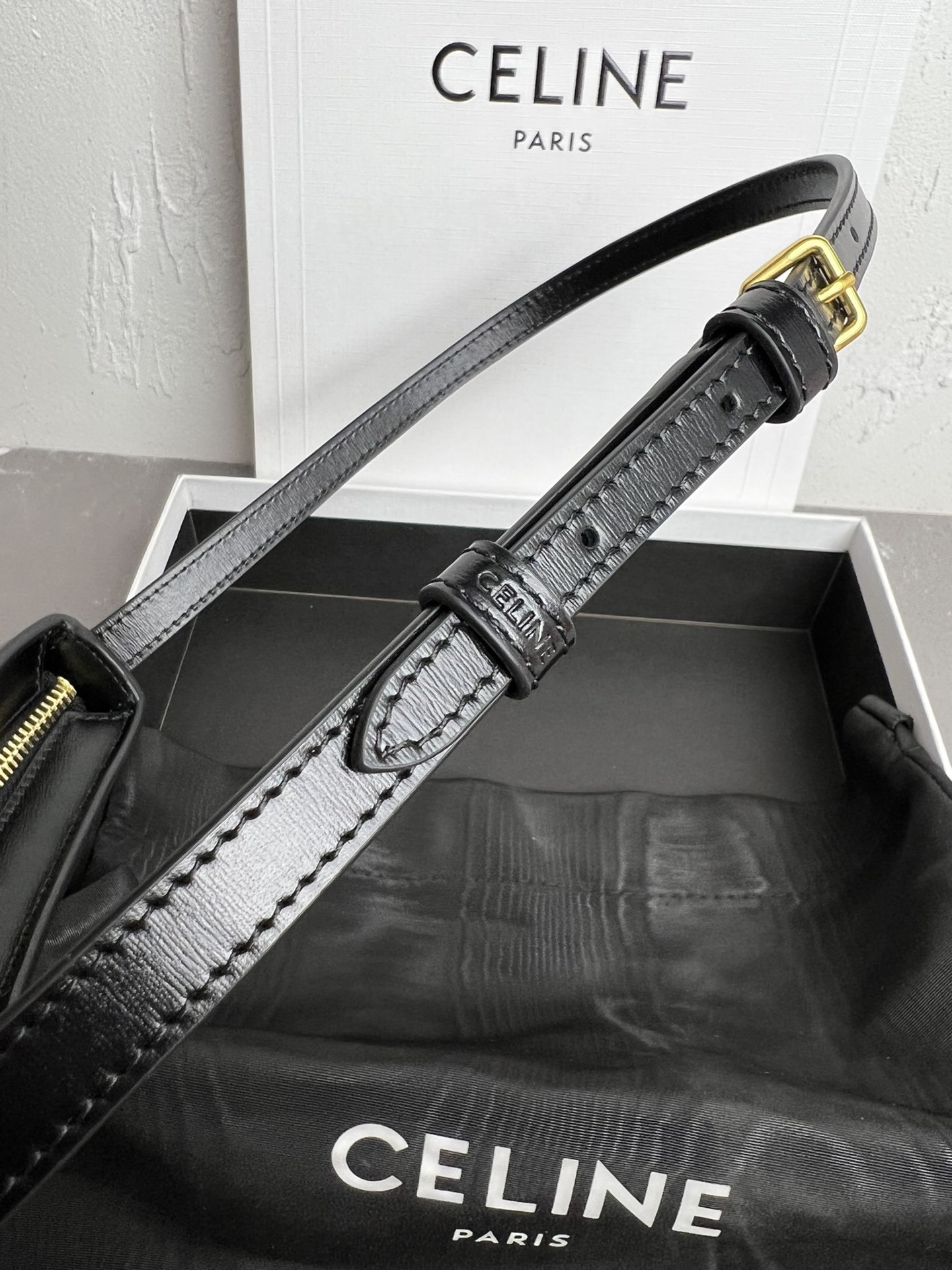 CELIN_E2024TILLY中号亮泽牛皮革手袋24s春季新品来啦!新年限量款️最新腋下包现货发售最新