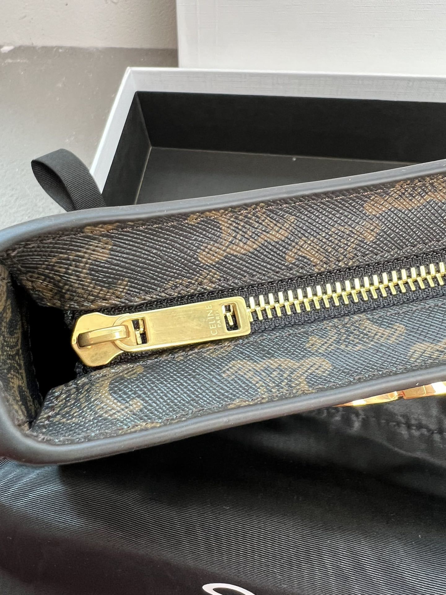 CELIN_E2024TILLY中号亮泽牛皮革手袋24s春季新品来啦!新年限量款️最新腋下包现货发售最新