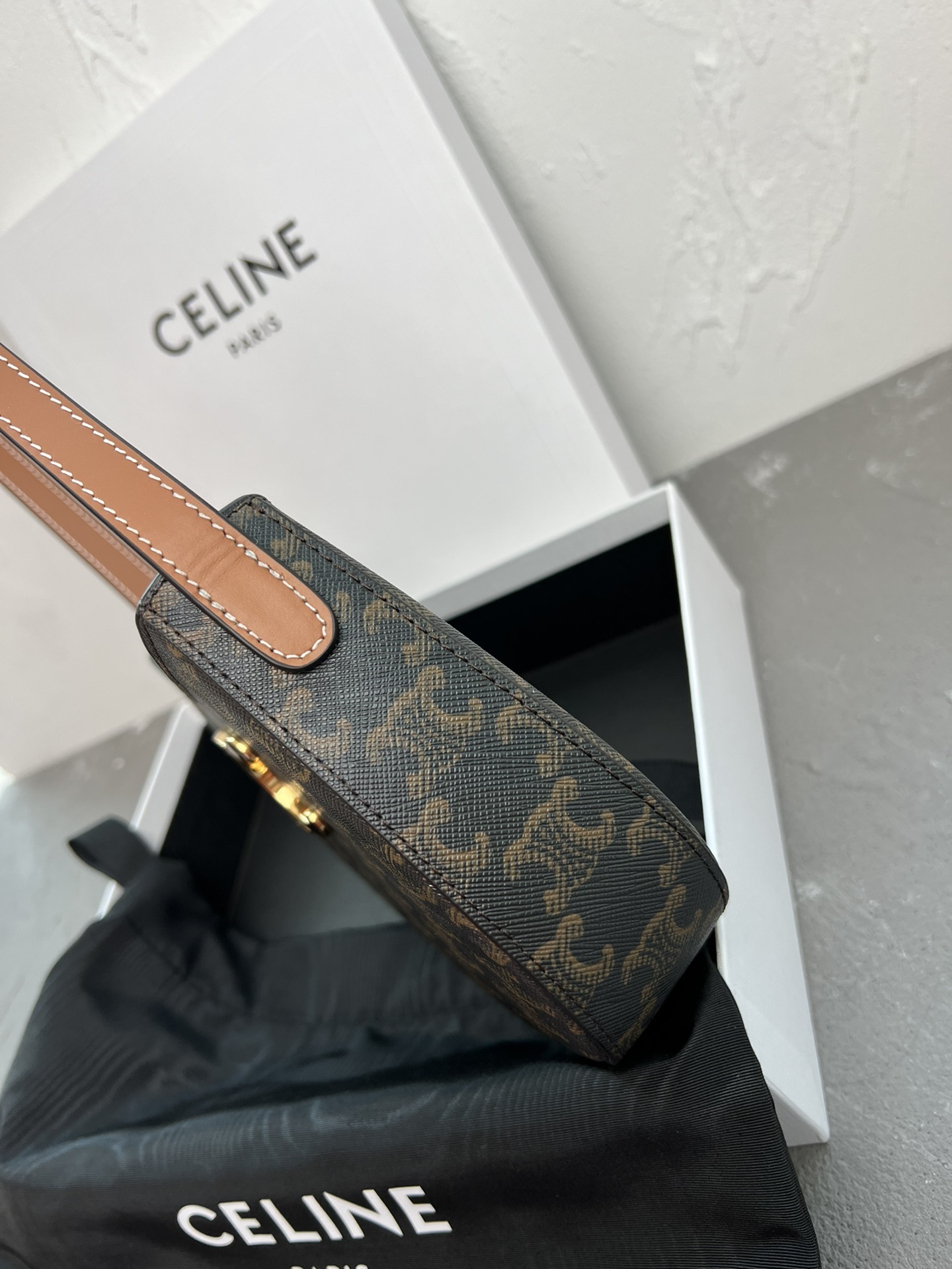 CELIN_E2024TILLY中号亮泽牛皮革手袋24s春季新品来啦!新年限量款️最新腋下包现货发售最新