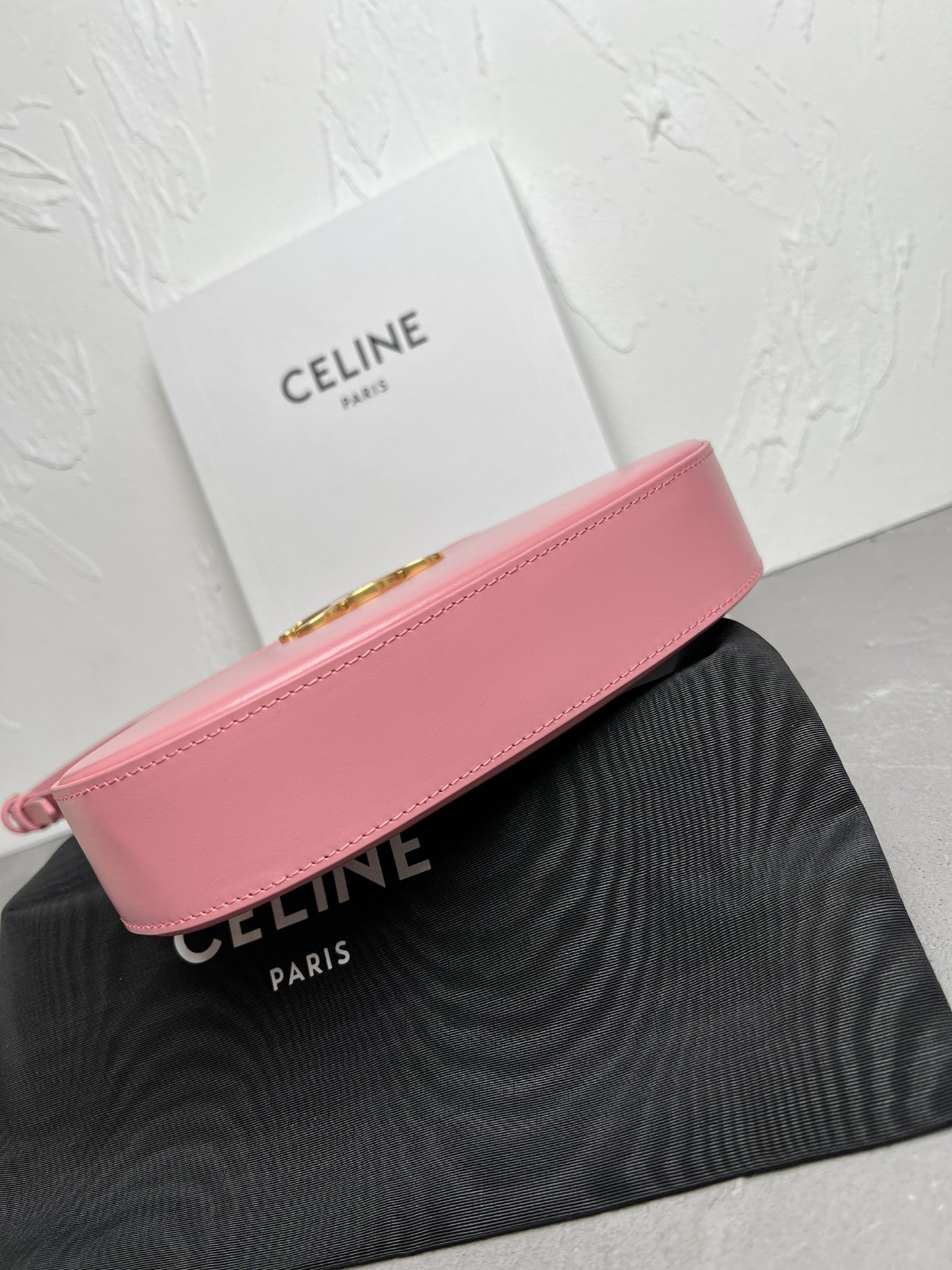 CELIN_E2024TILLY中号亮泽牛皮革手袋24s春季新品来啦!新年限量款️最新腋下包现货发售最新