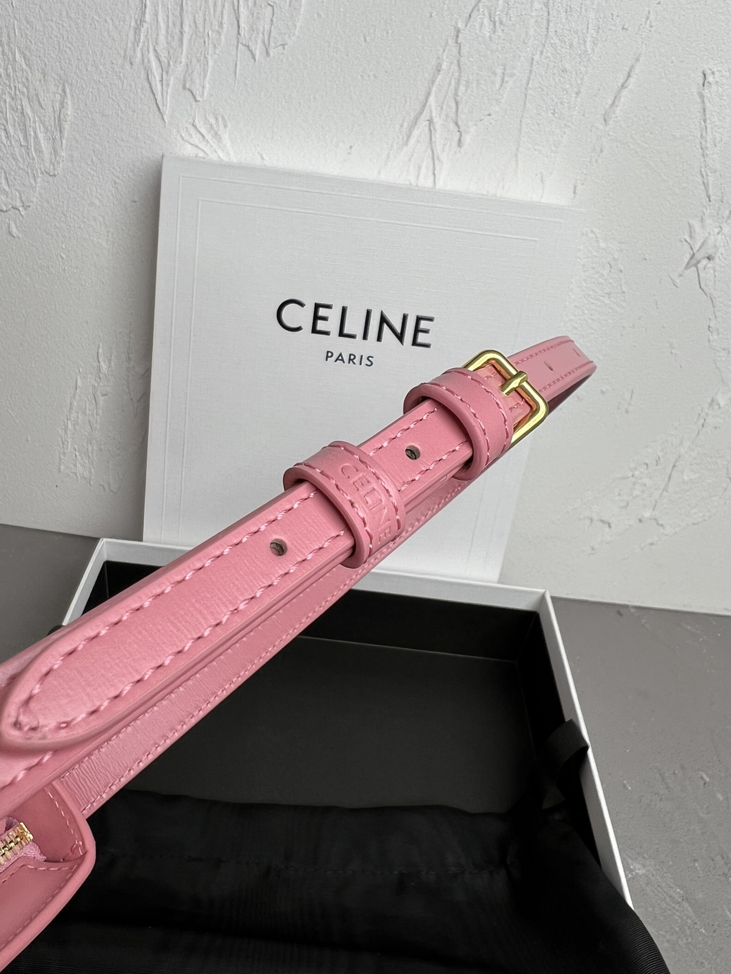 CELIN_E2024TILLY中号亮泽牛皮革手袋24s春季新品来啦!新年限量款️最新腋下包现货发售最新
