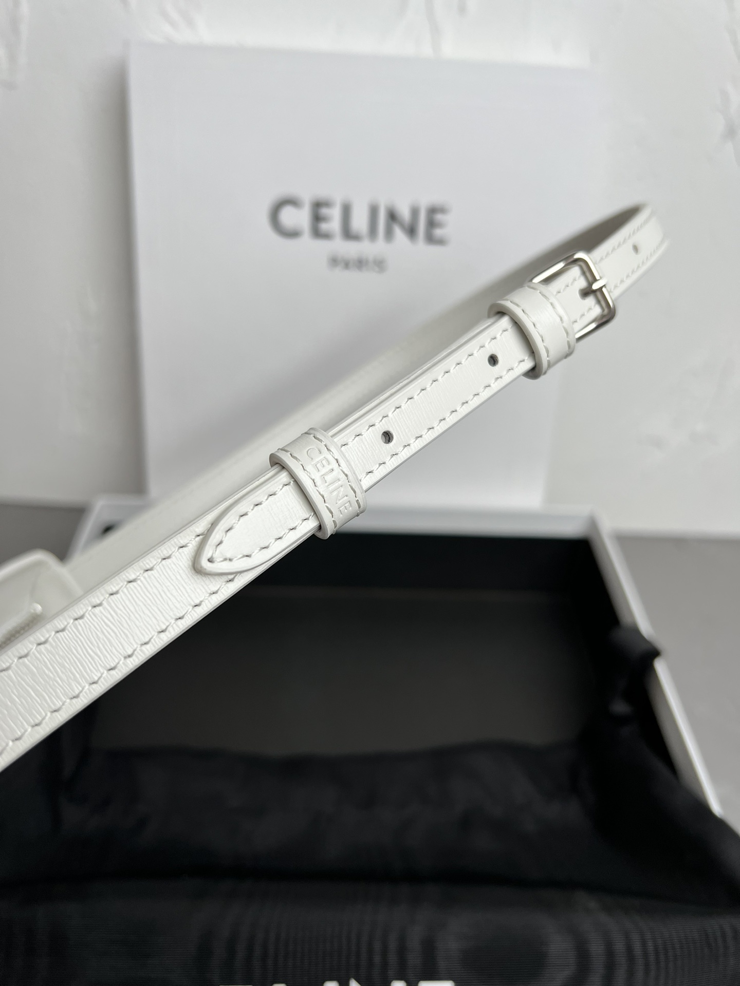CELIN_E2024TILLY中号亮泽牛皮革手袋24s春季新品来啦!新年限量款️最新腋下包现货发售最新