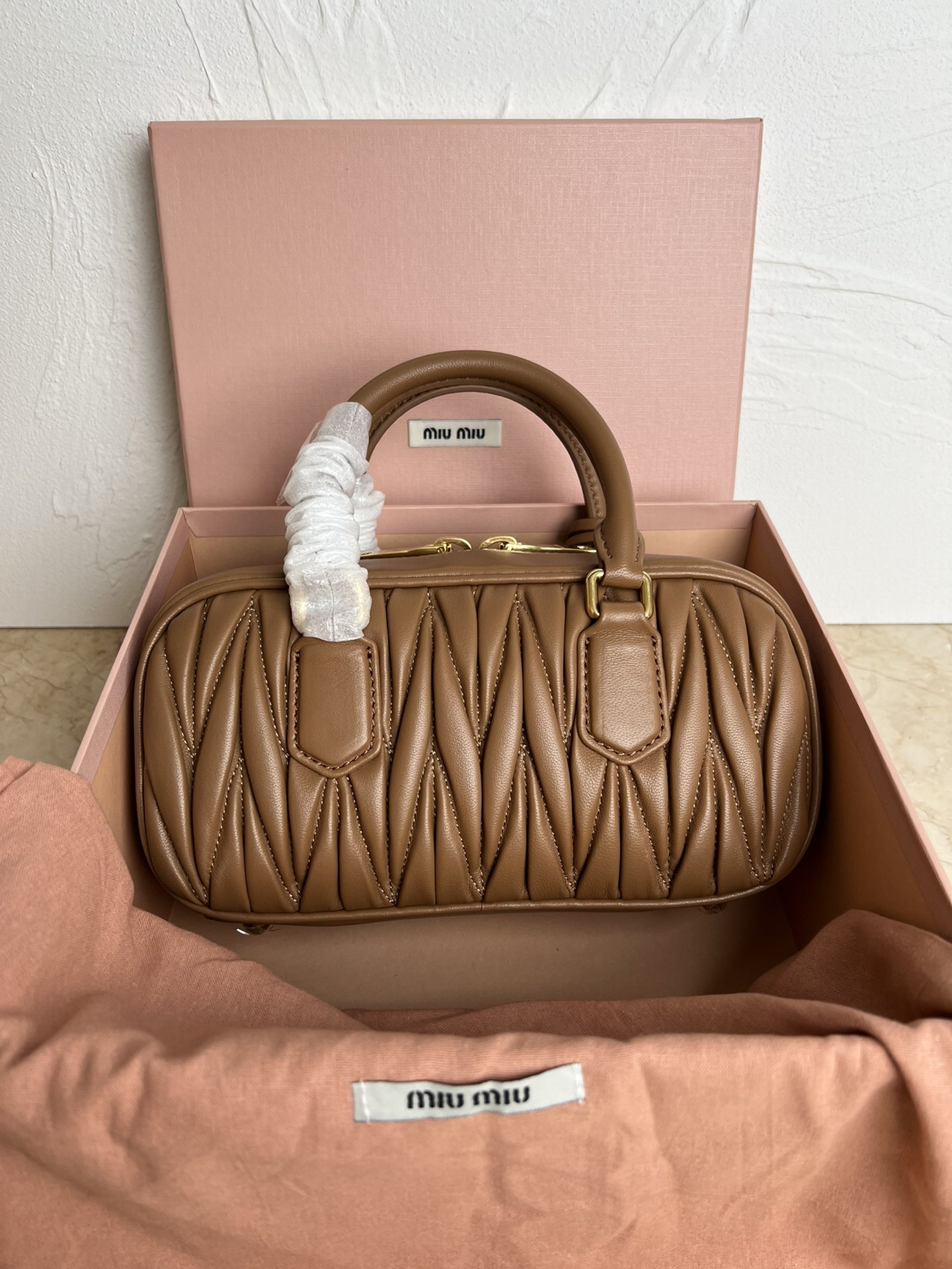 Miu Miu 5BB142 M家新款保龄球包包 官网主推 今年绝对爆 款式 进口小羊皮