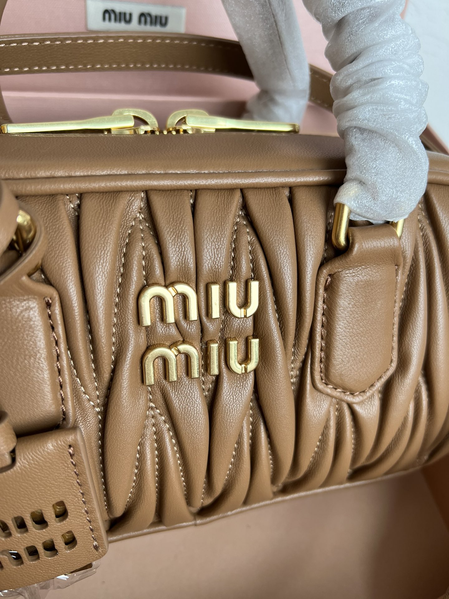 Miu Miu 5BB142 M家新款保龄球包包 官网主推 今年绝对爆 款式 进口小羊皮