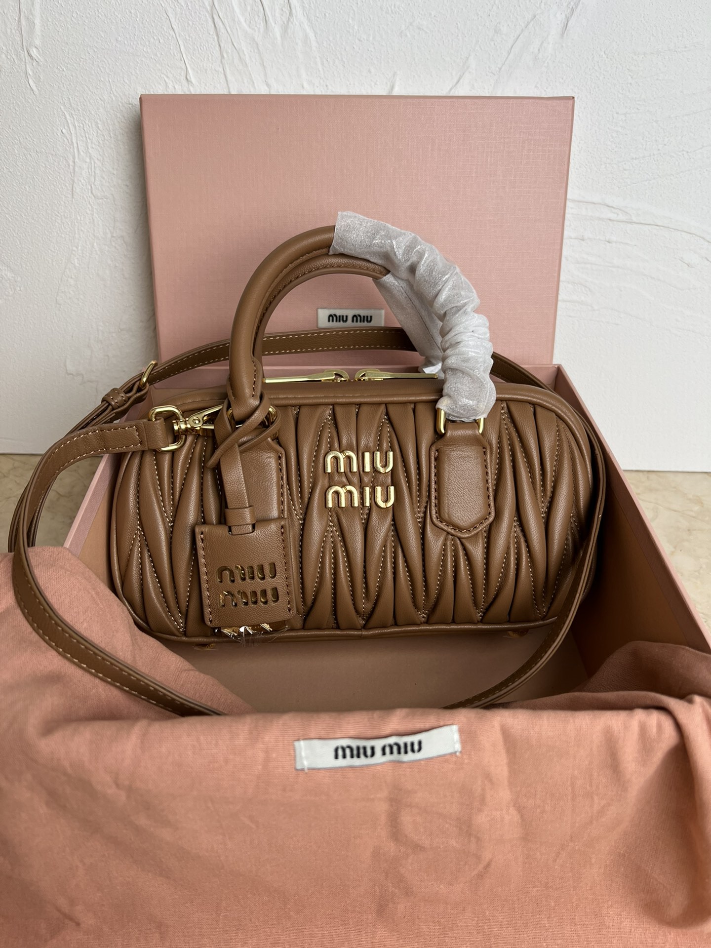 Miu Miu 5BB142 M家新款保龄球包包 官网主推 今年绝对爆 款式 进口小羊皮