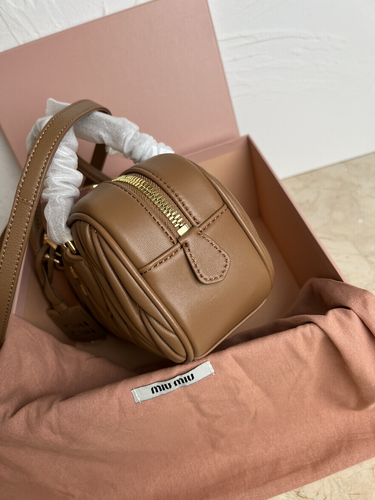 Miu Miu 5BB142 M家新款保龄球包包 官网主推 今年绝对爆 款式 进口小羊皮