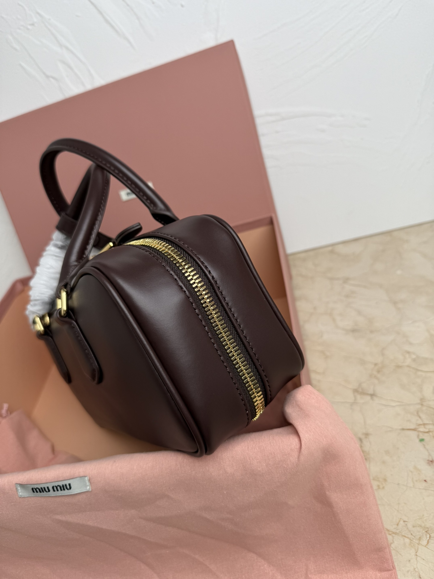 Miu Miu M家新款保龄球包包 官网主推 今年绝对爆 款式 进口小牛皮 Miu家独具风格Matelasse图案
