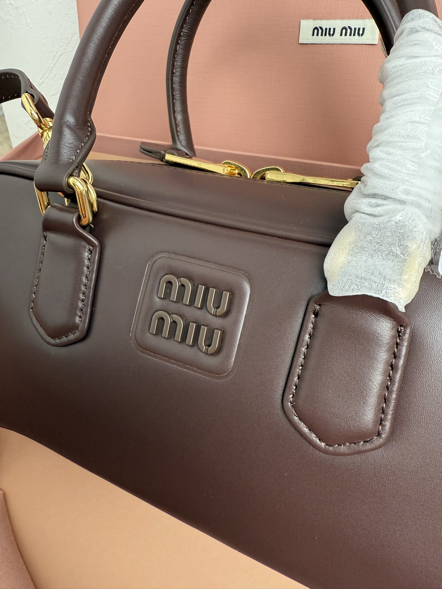 Miu Miu M家新款保龄球包包 官网主推 今年绝对爆 款式 进口小牛皮 Miu家独具风格Matelasse图案