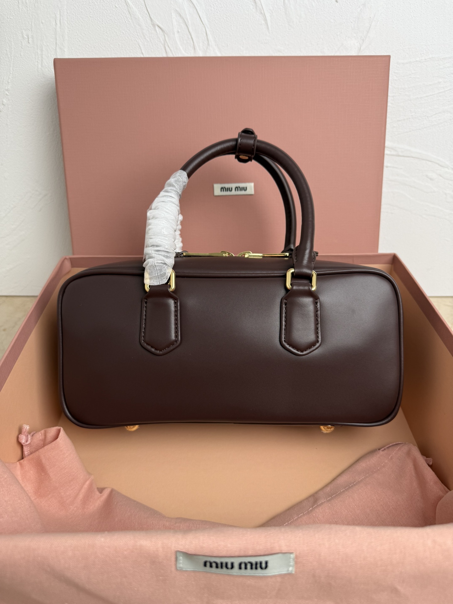 Miu Miu M家新款保龄球包包 官网主推 今年绝对爆 款式 进口小牛皮 Miu家独具风格Matelasse图案